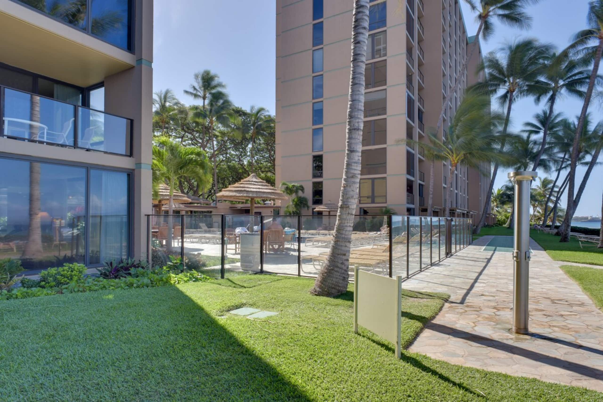Lahaina Condo w/ Patio, Ocean Views & Pool Access - Photo 24