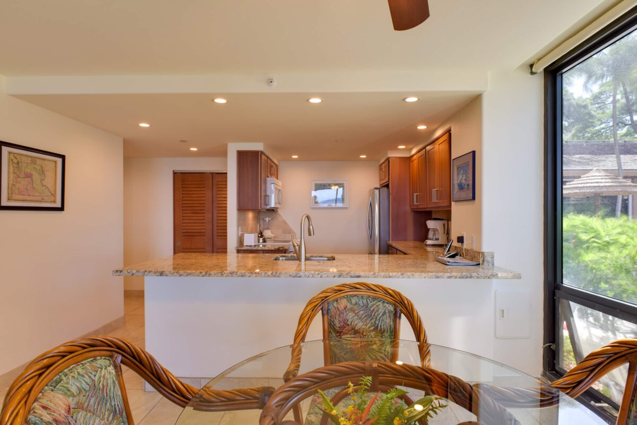 Lahaina Condo w/ Patio, Ocean Views & Pool Access - Photo 9