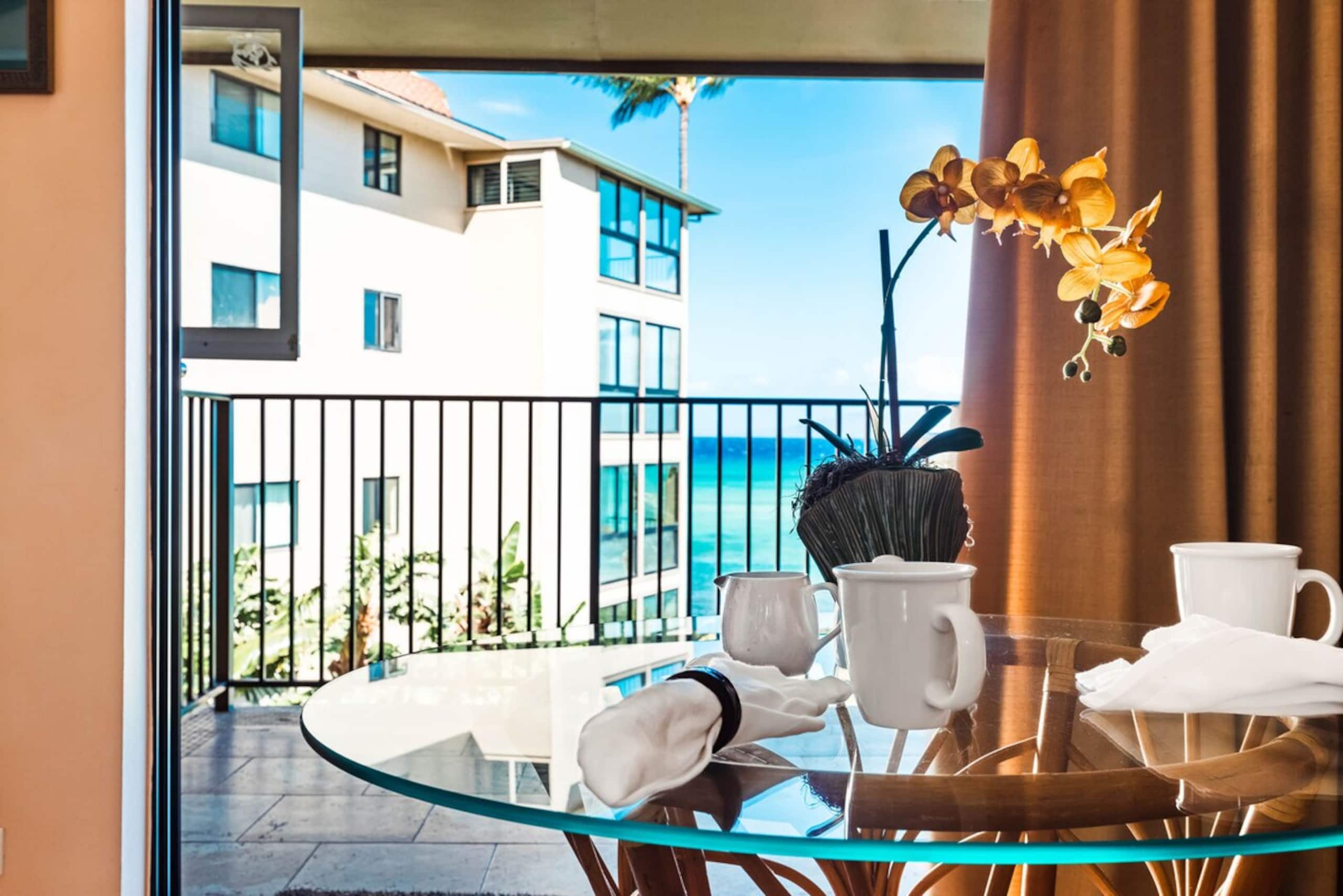 Modern Oceanfront studio, a Lanai, A/C and Whales - Photo 3