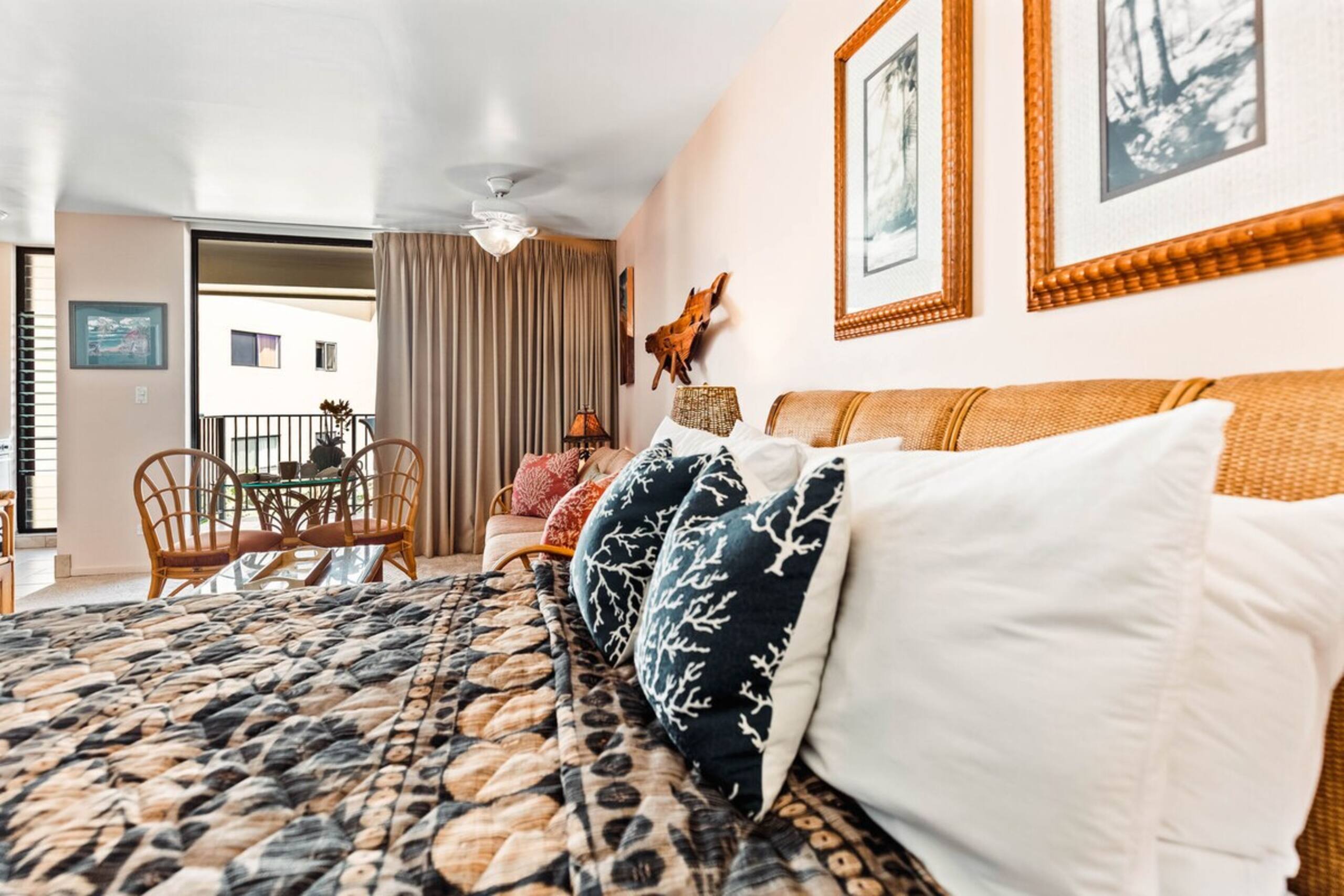 Modern Oceanfront studio, a Lanai, A/C and Whales - Photo 8