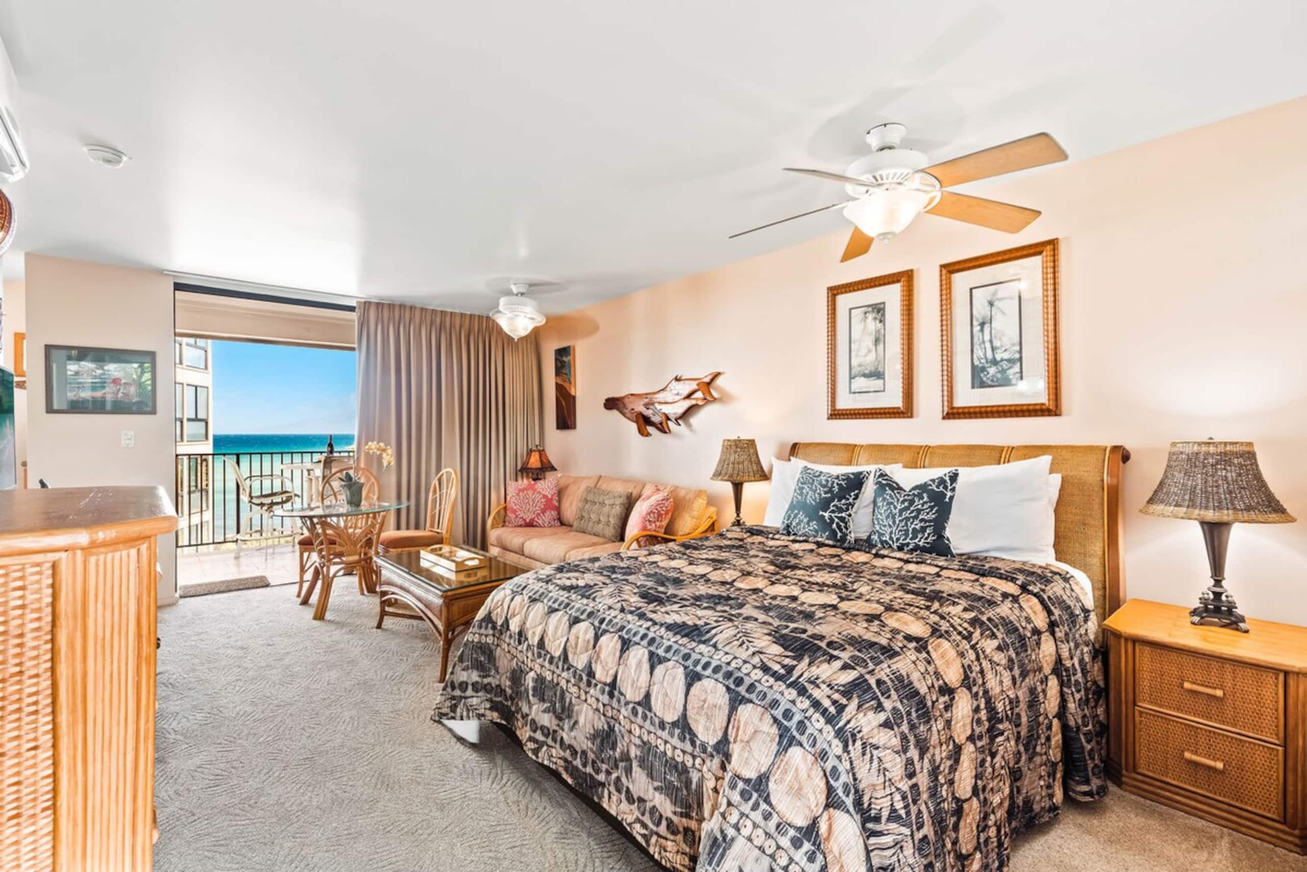 Modern Oceanfront studio, a Lanai, A/C and Whales - Photo 9