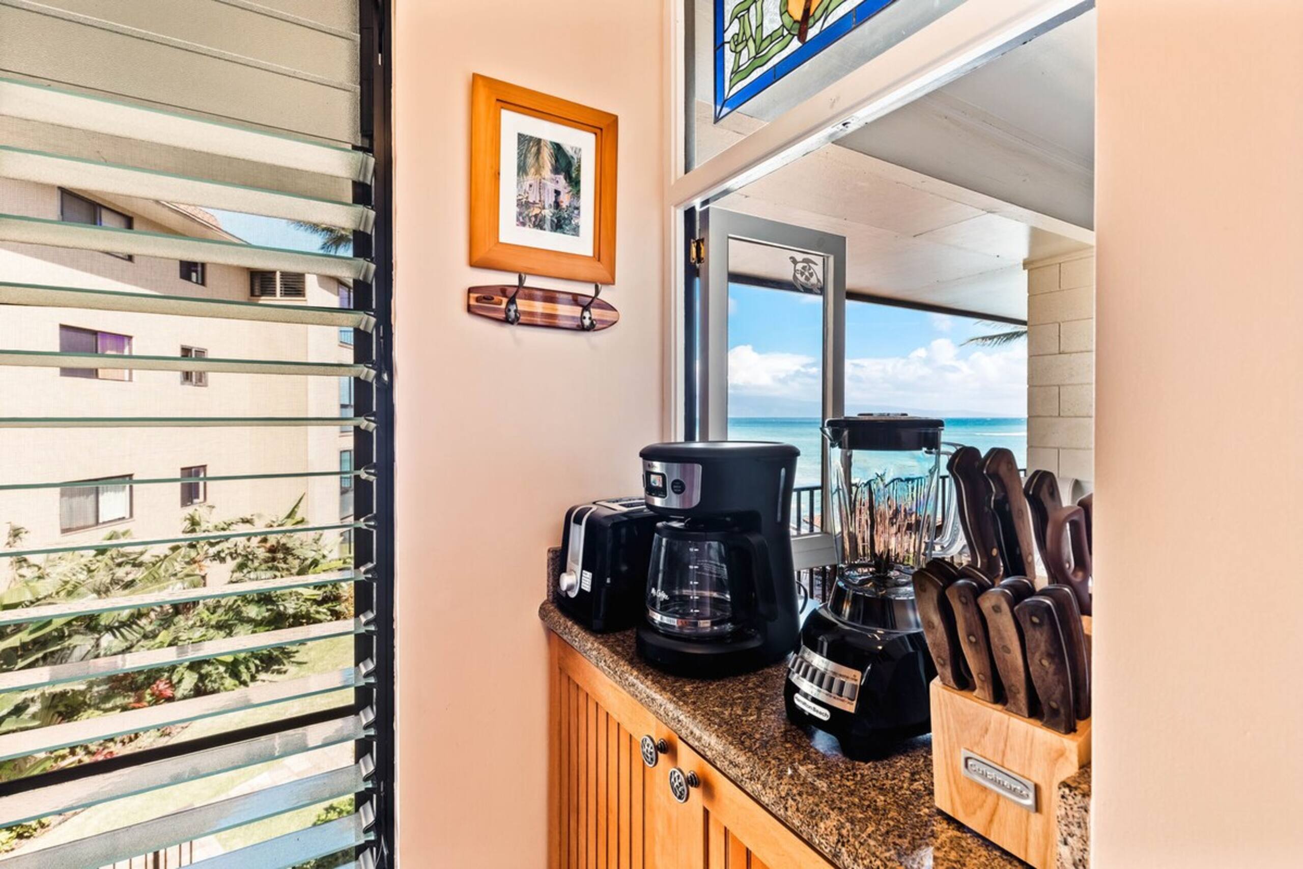 Modern Oceanfront studio, a Lanai, A/C and Whales - Photo 15
