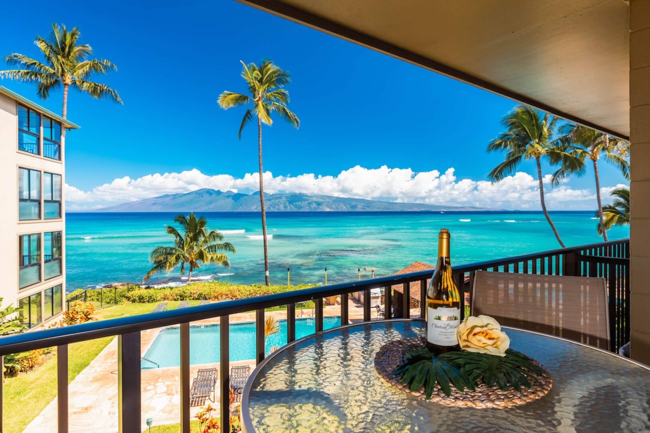 Modern Oceanfront studio, a Lanai, A/C and Whales - Photo 2