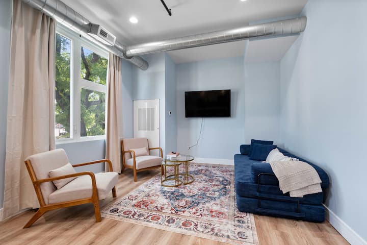 Near Chicago - Sleeps 10 - Westchester - Elmhurst, IL