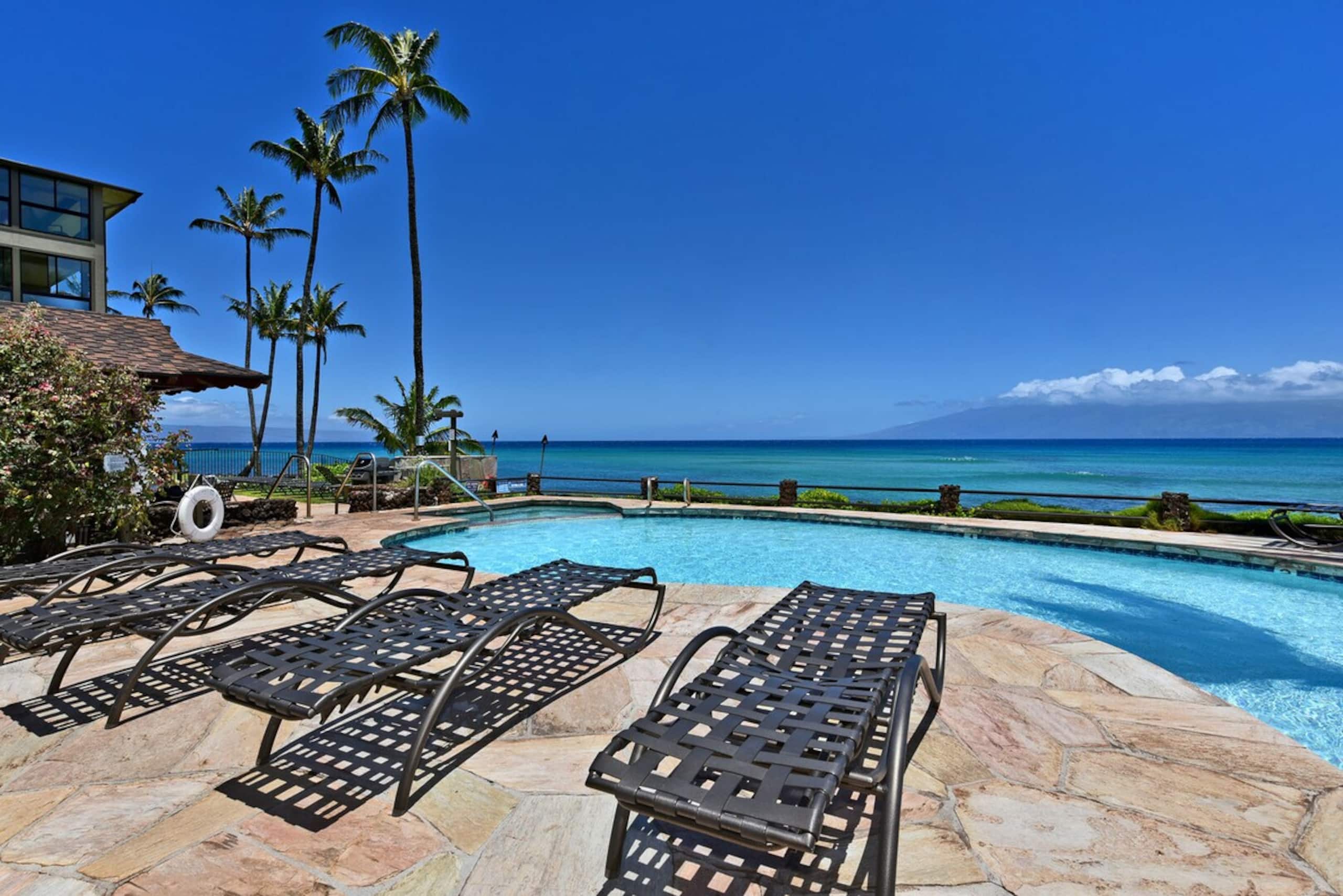 Oceanfront with stunning interior, a Perfect Stay - Photo 21