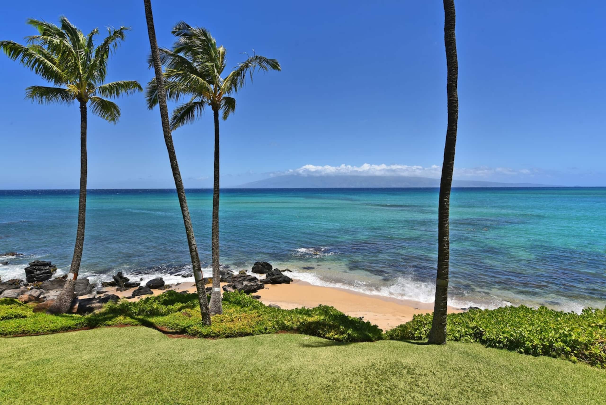 Oceanfront with stunning interior, a Perfect Stay - Photo 27