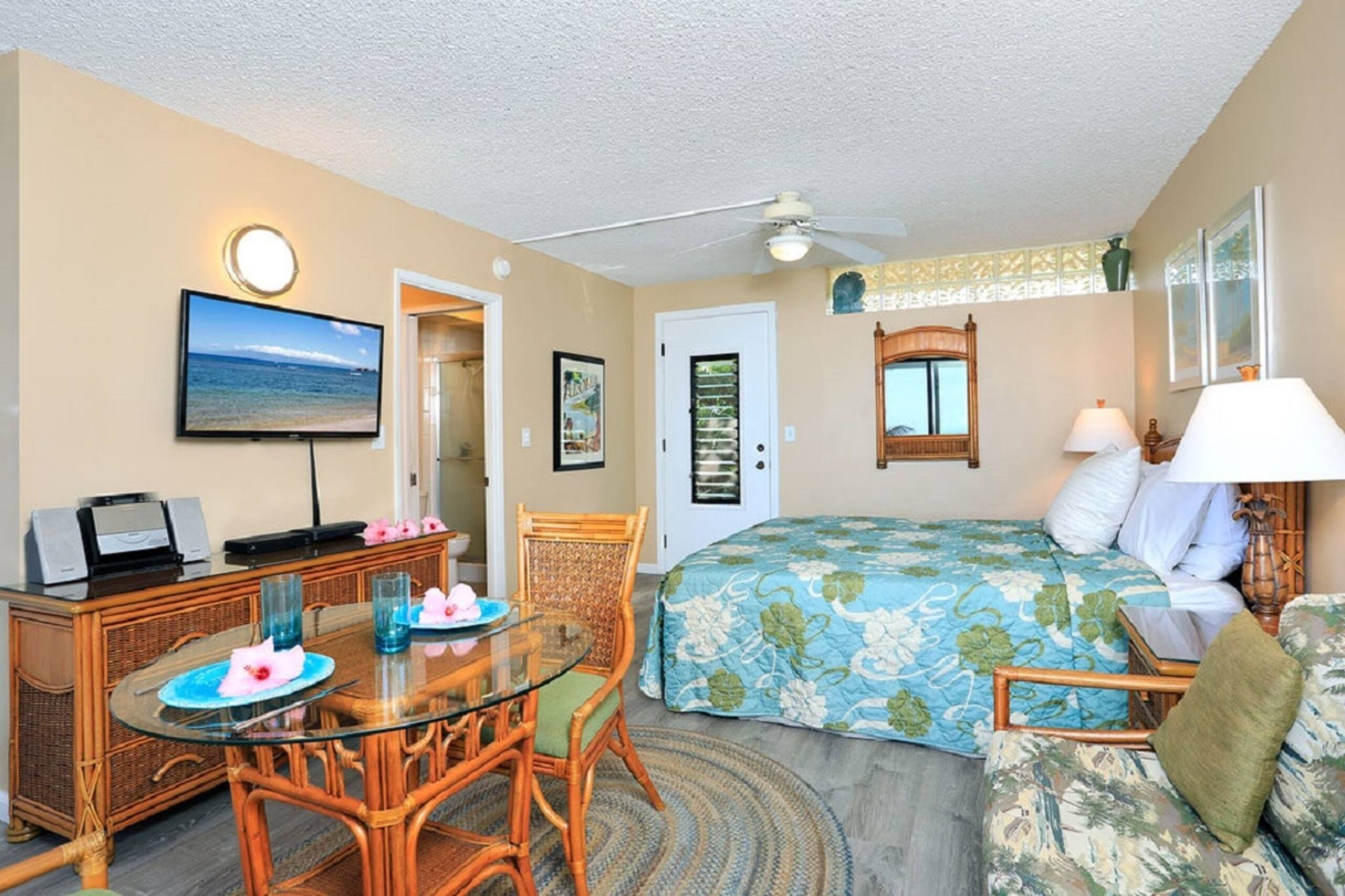 Oceanfront with stunning interior, a Perfect Stay - Photo 11