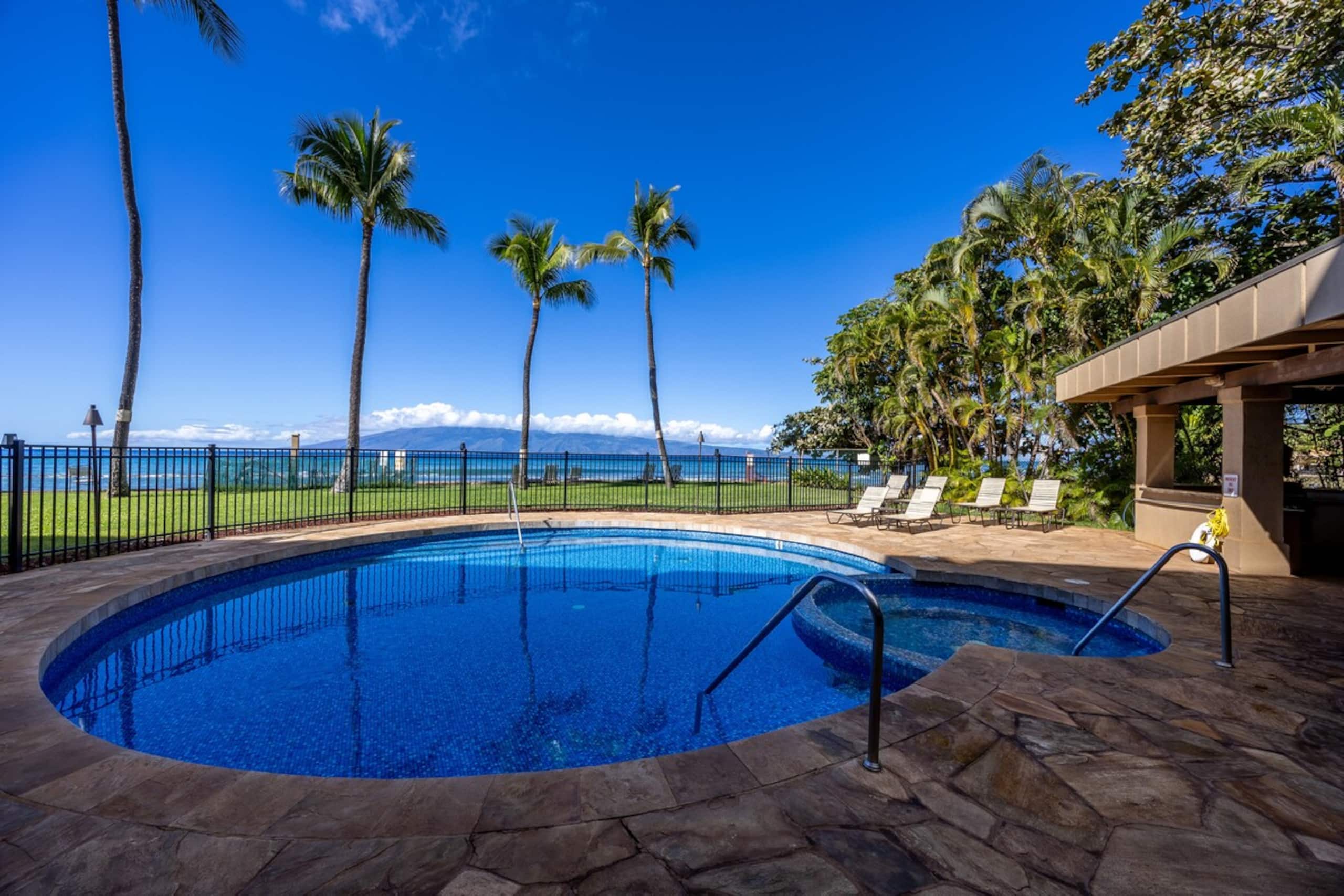 Perfect Romantic Getaway - Right on the Ocean - Photo 35