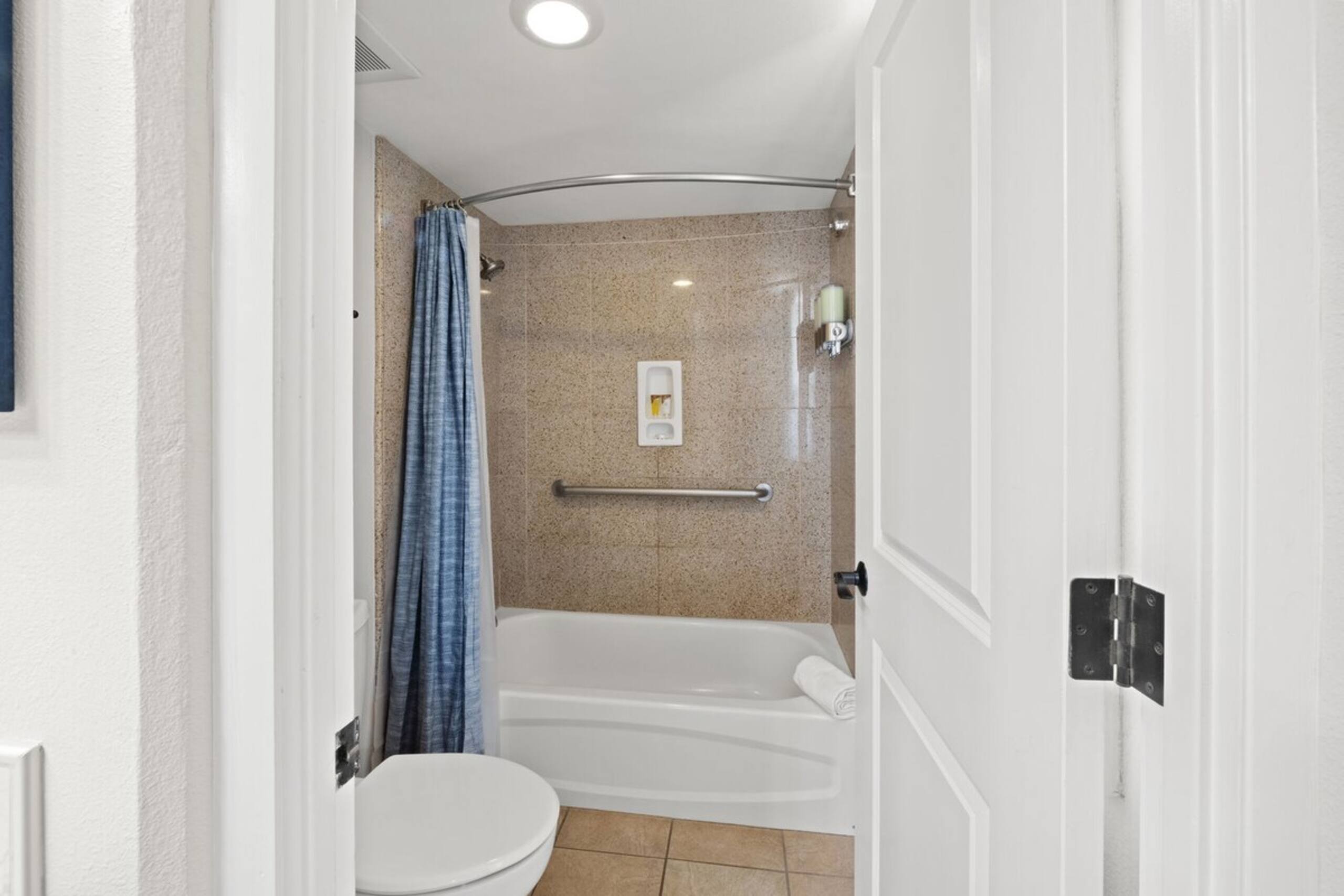 Island-Inspired 2BD Oceanfront Quam Properties - Photo 22