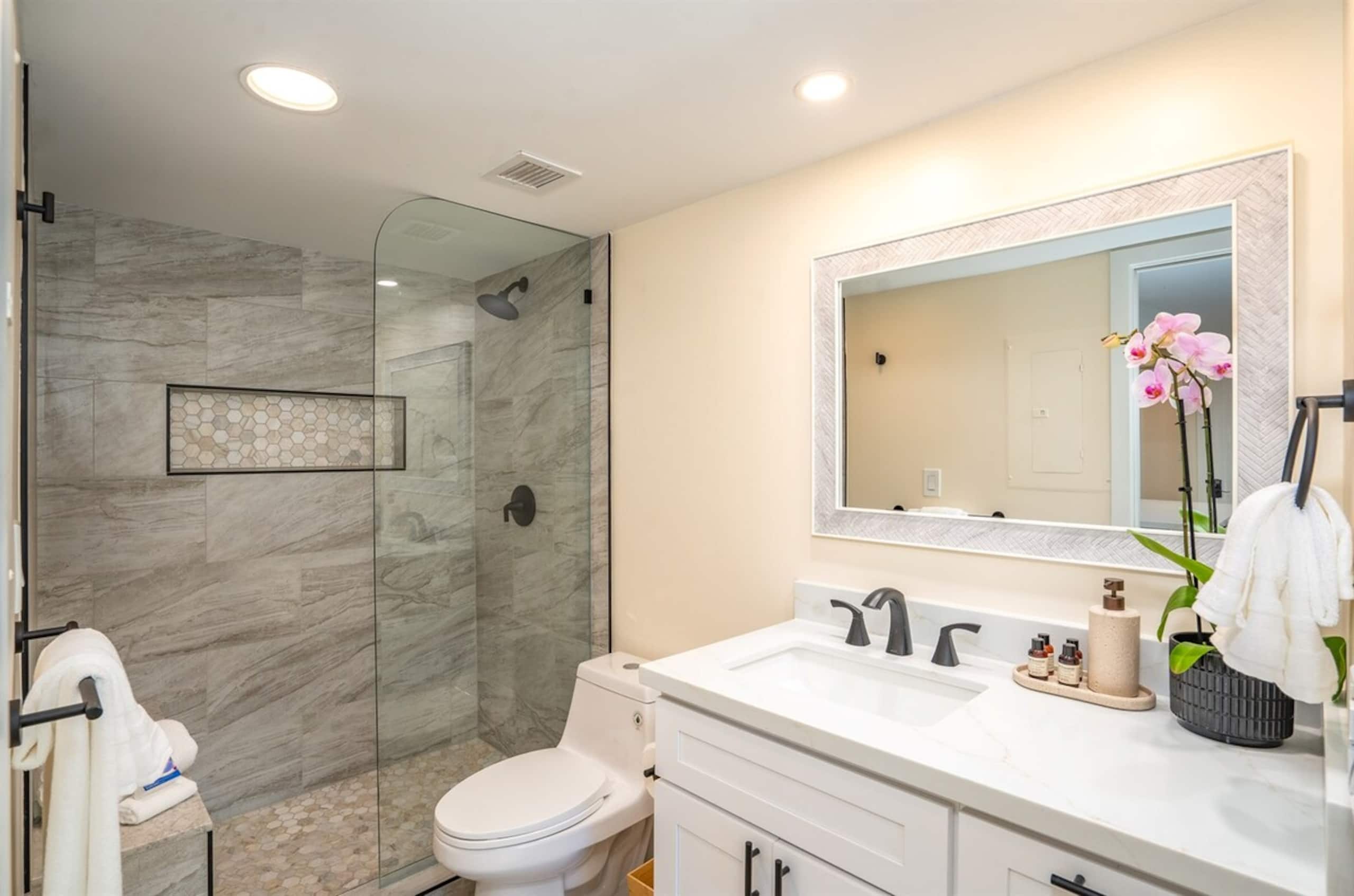 Newly Remodeled Maui Banyan 1 bedroom Oasis - Photo 8