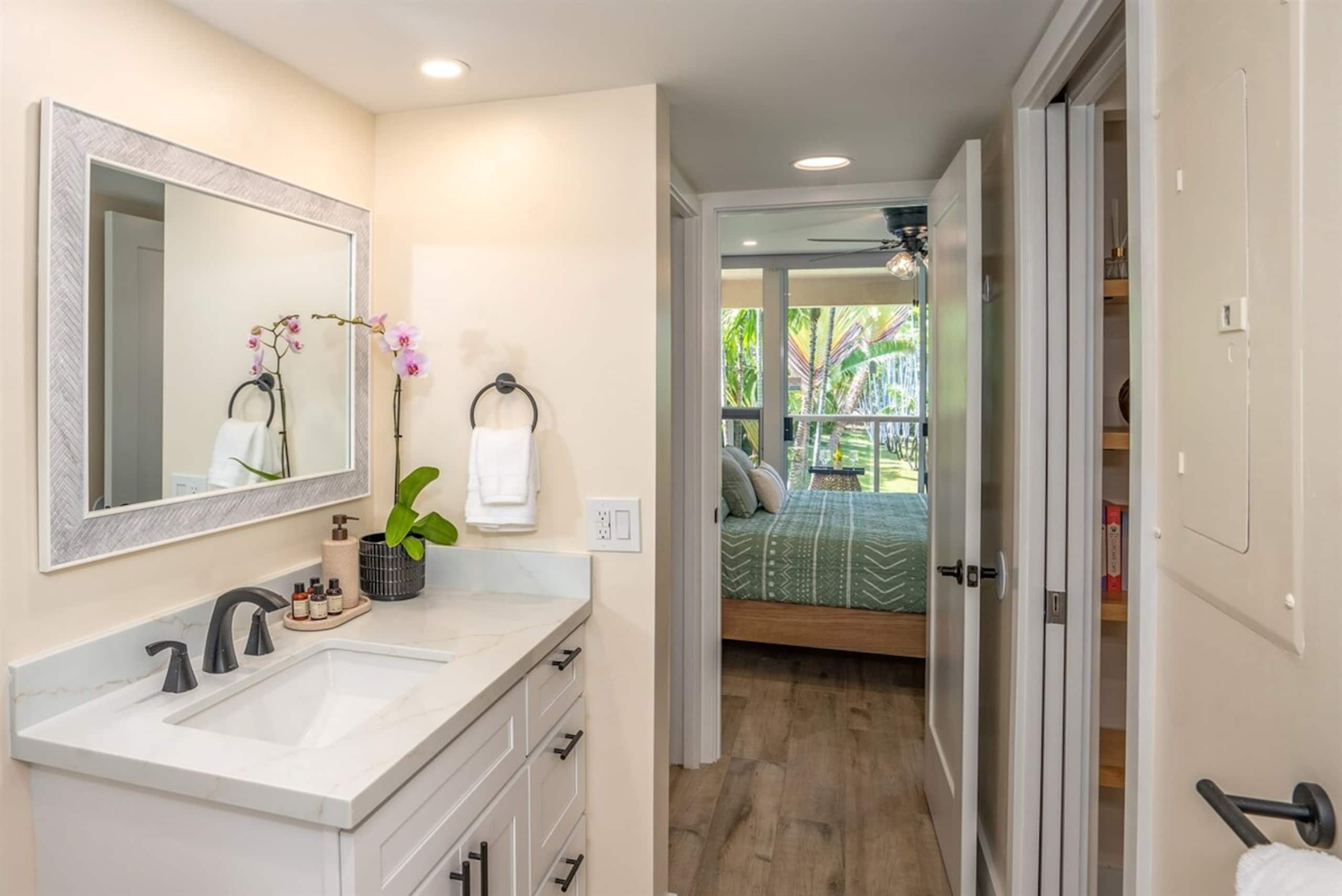 Newly Remodeled Maui Banyan 1 bedroom Oasis - Photo 11