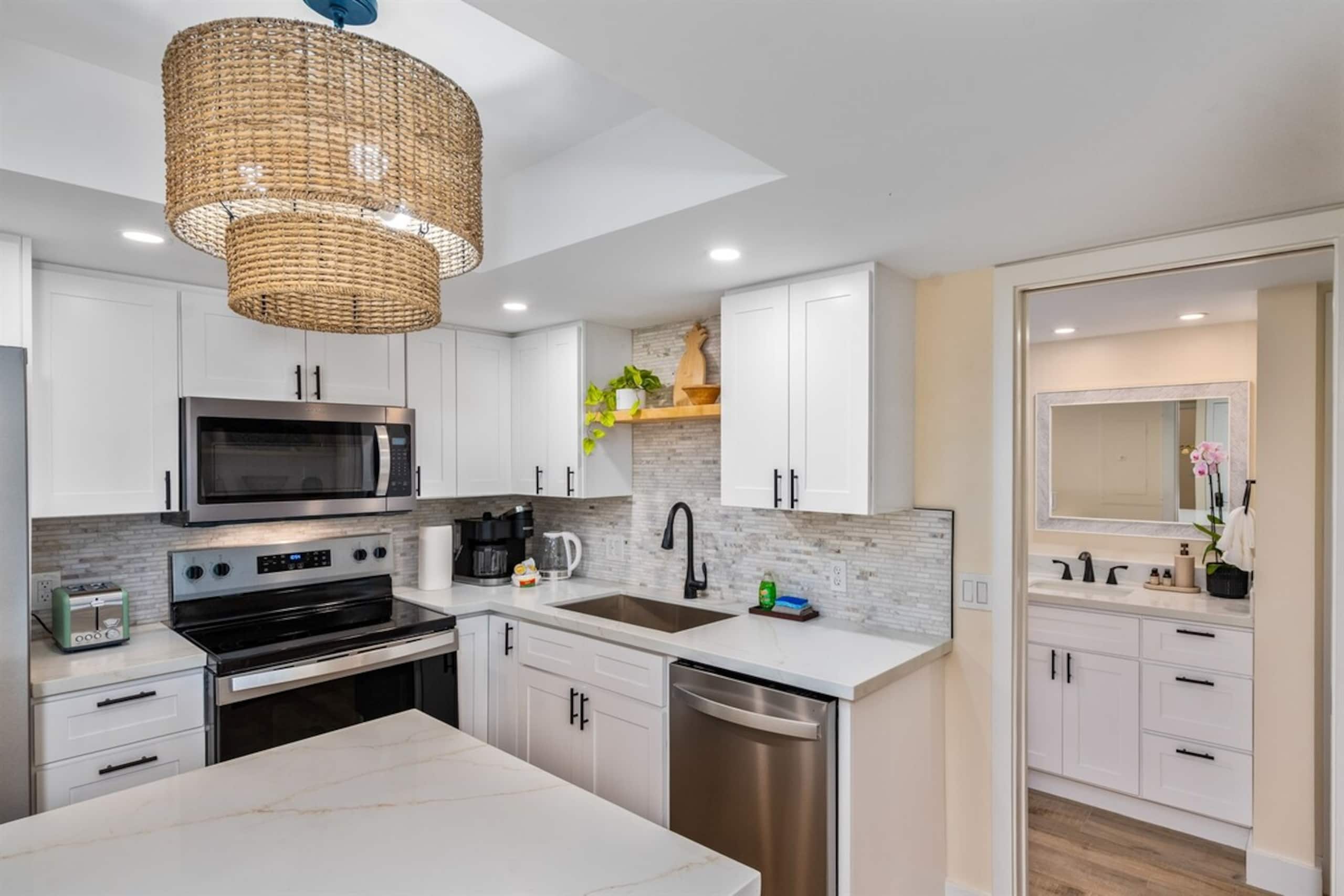 Newly Remodeled Maui Banyan 1 bedroom Oasis - Photo 13