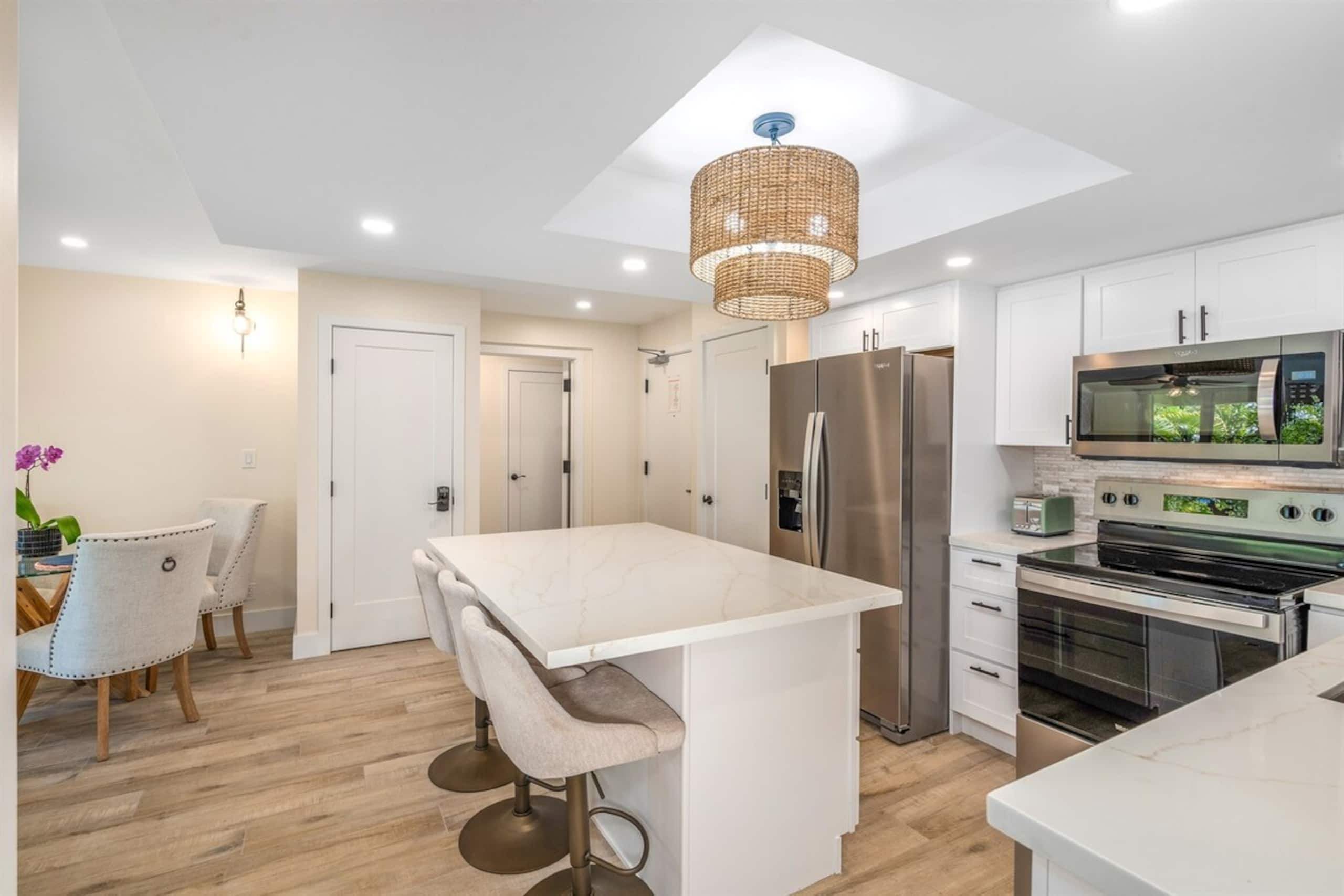 Newly Remodeled Maui Banyan 1 bedroom Oasis - Photo 12