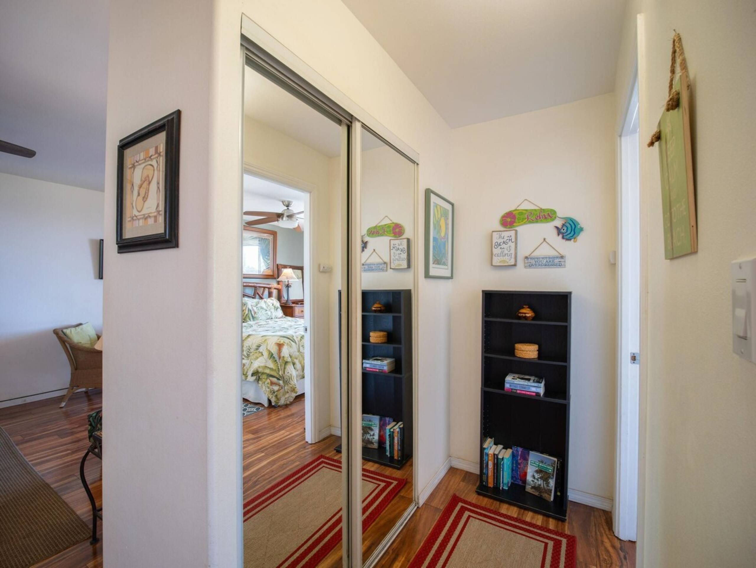 Cozy 2 Bedroom Condo with pool near beach - Photo 13