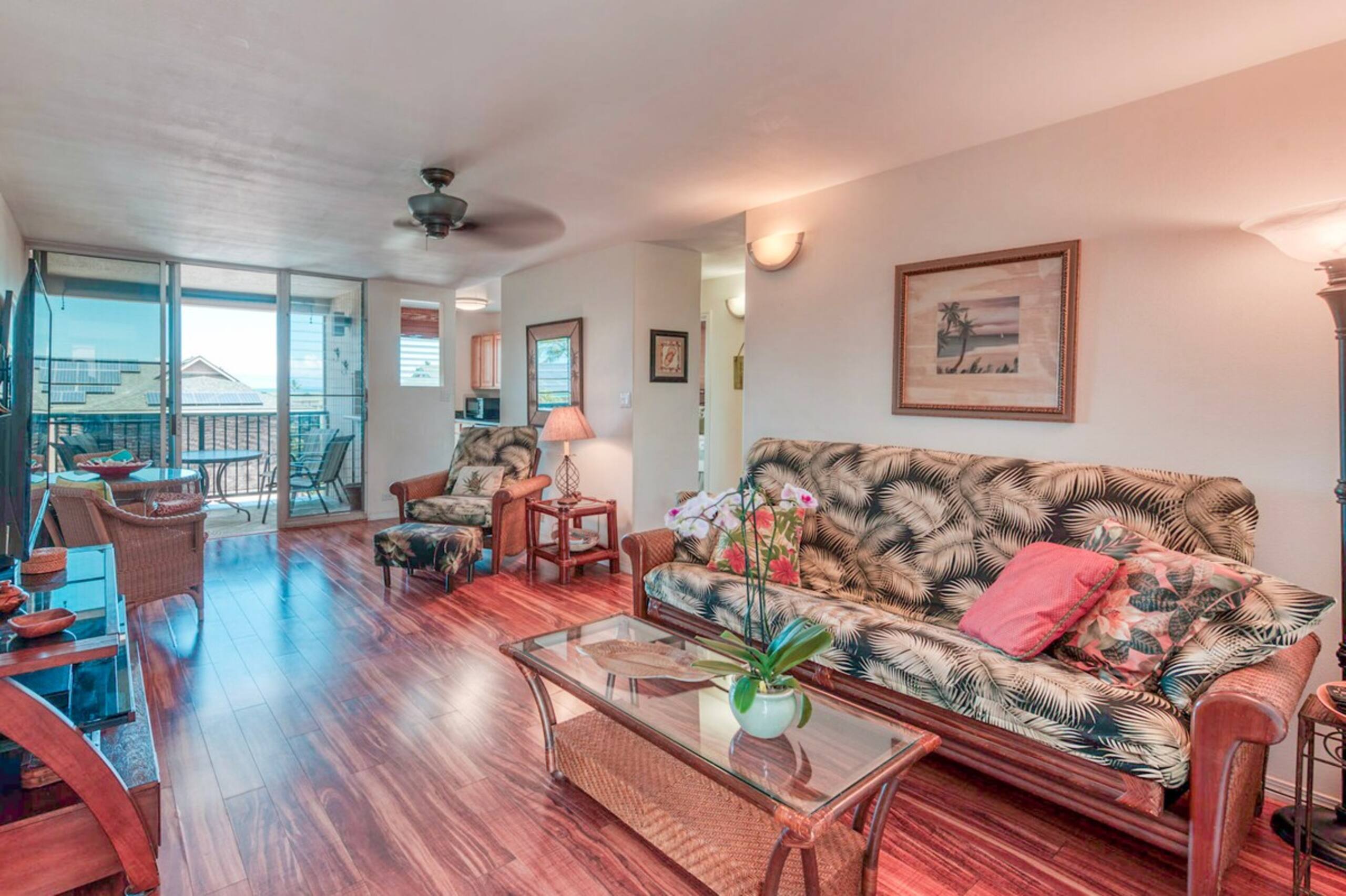 Cozy 2 Bedroom Condo with pool near beach - Photo 10