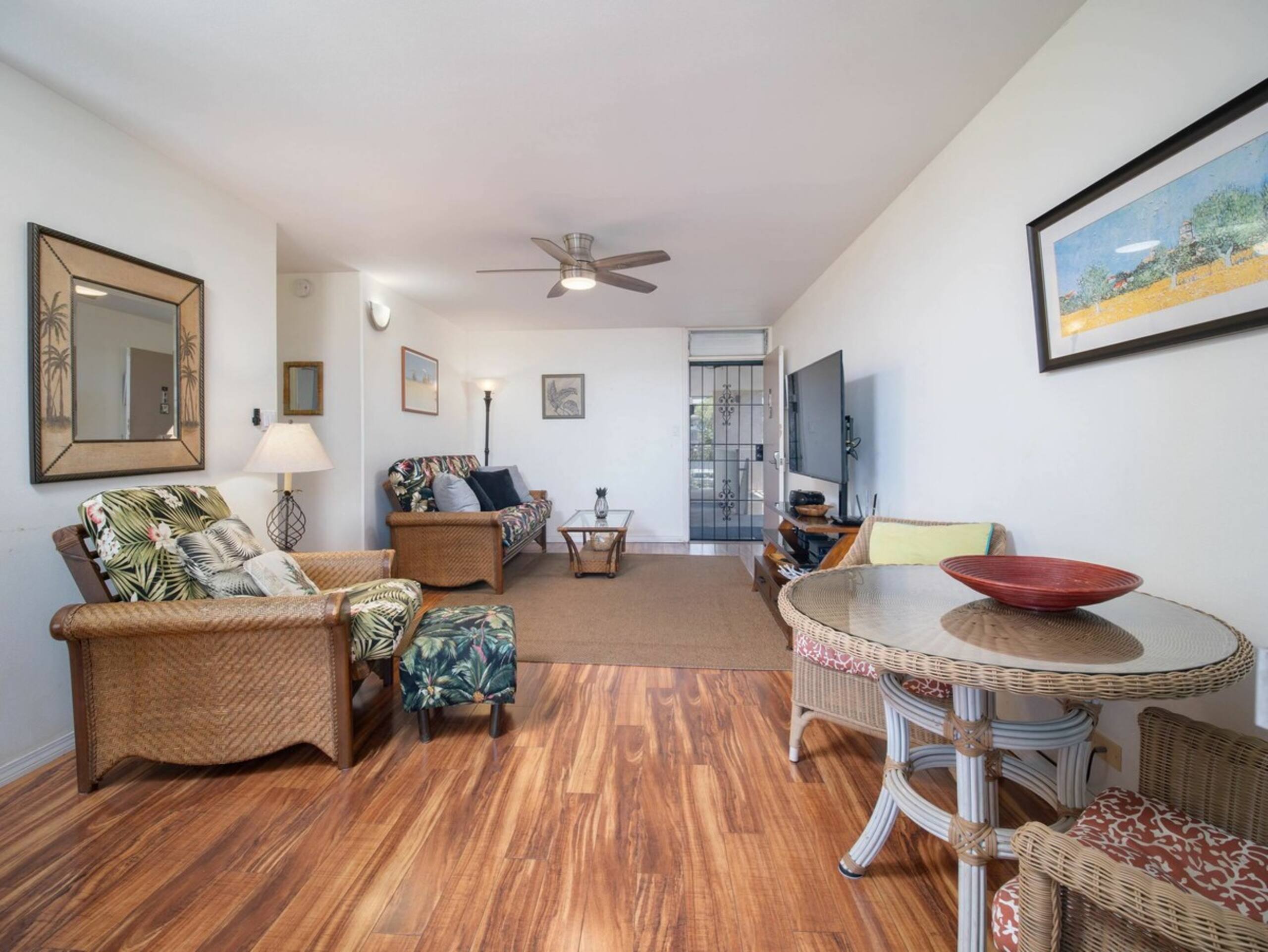 Cozy 2 Bedroom Condo with pool near beach - Main photo