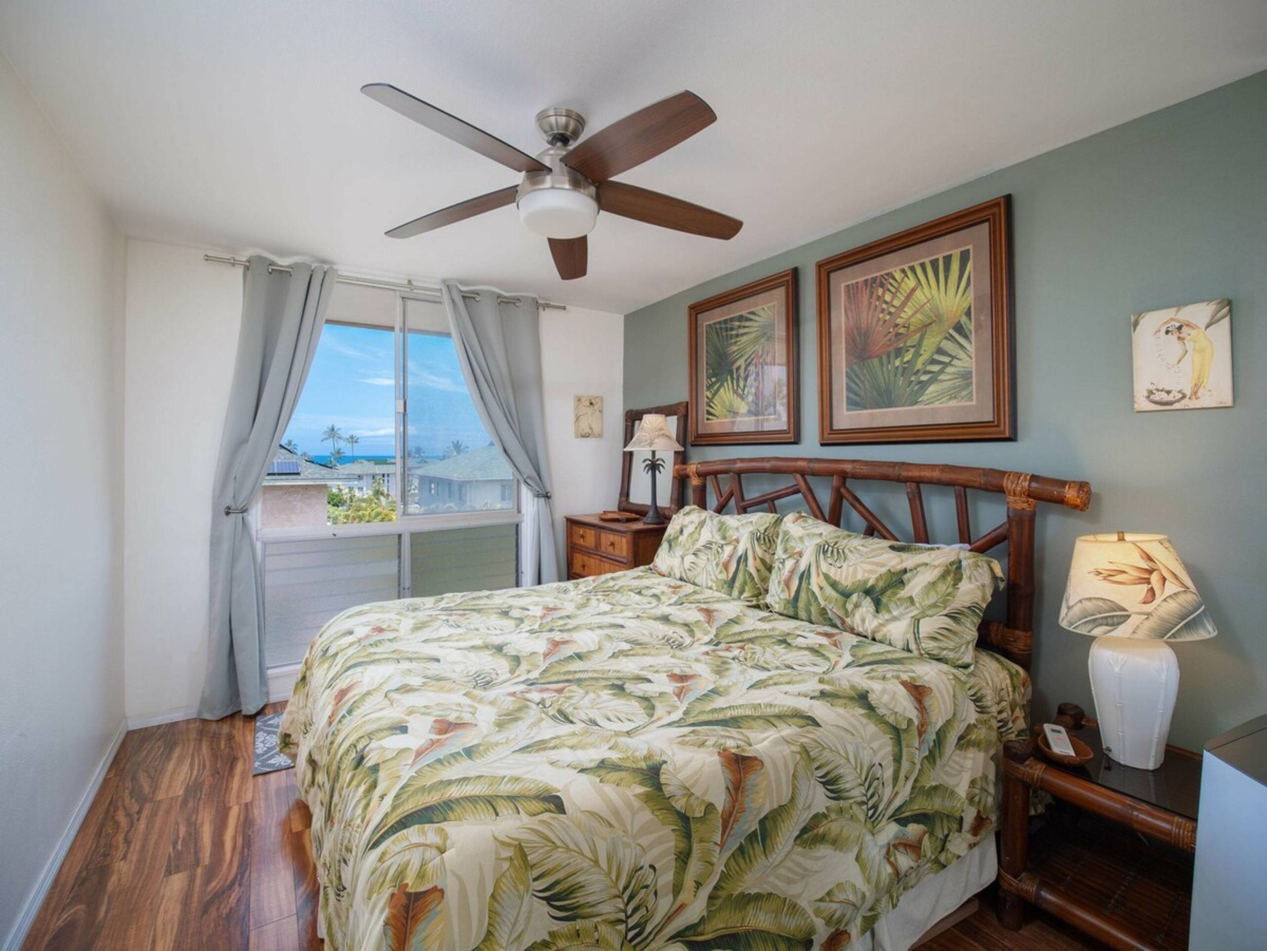 Cozy 2 Bedroom Condo with pool near beach - Photo 9