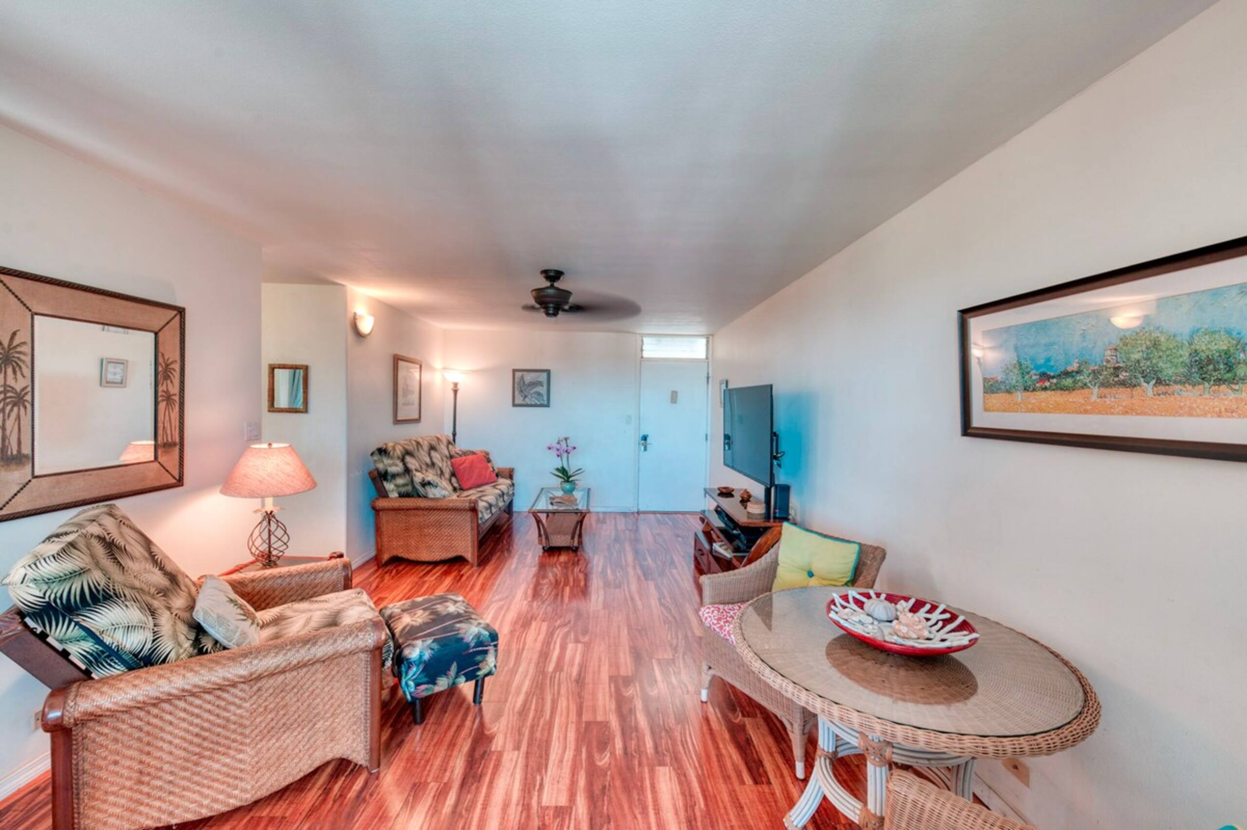 Cozy 2 Bedroom Condo with pool near beach - Photo 22