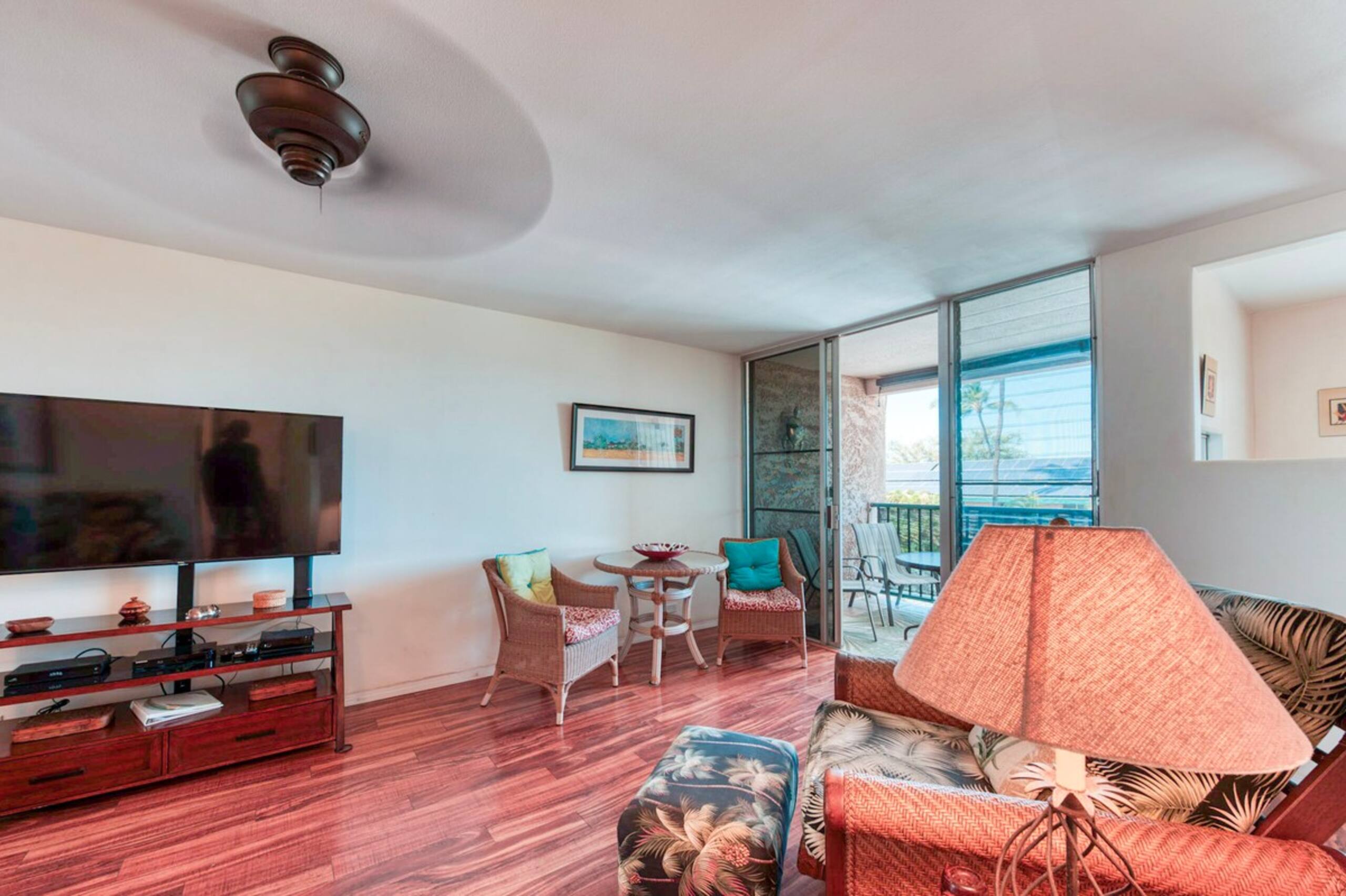 Cozy 2 Bedroom Condo with pool near beach - Photo 23