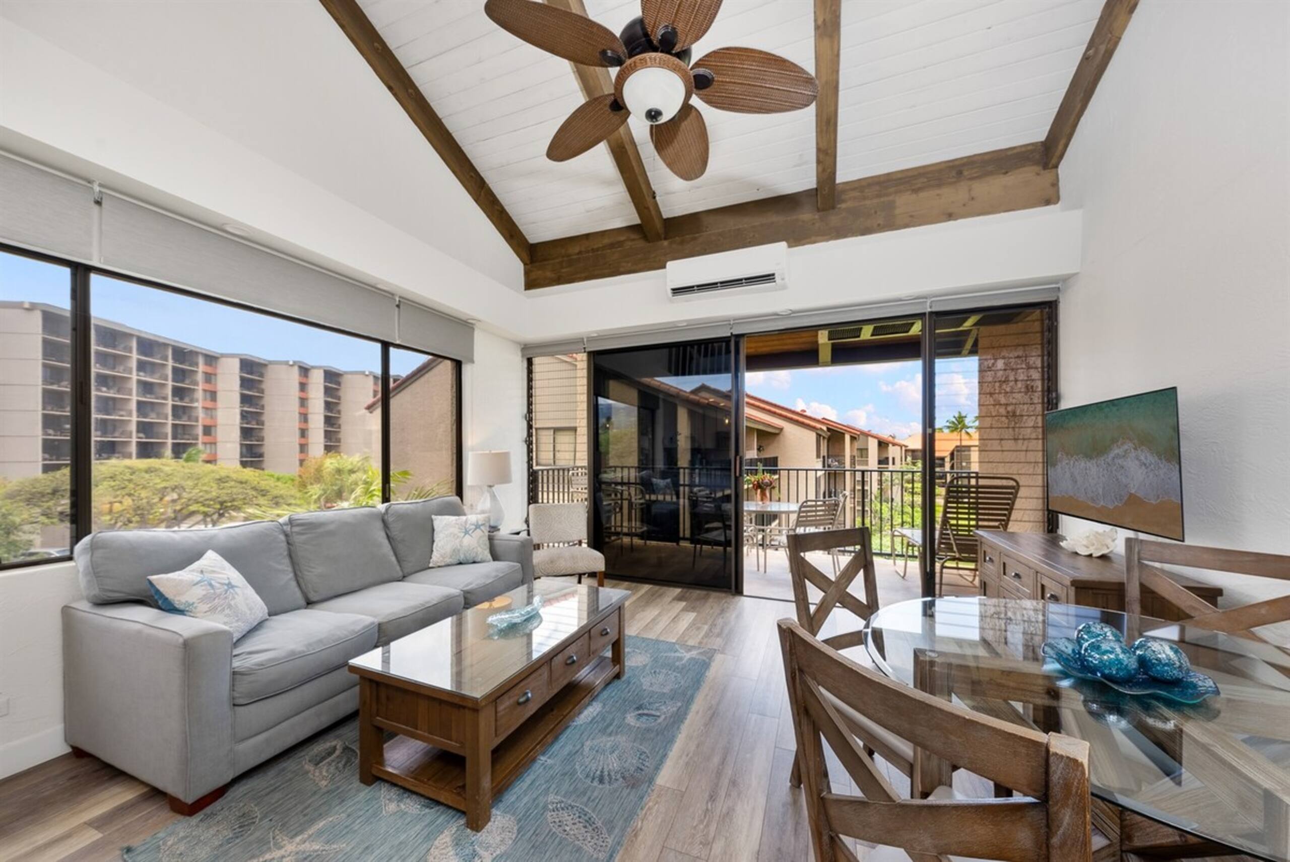 Stunning Reno, Amazing Ocean View - Photo 4