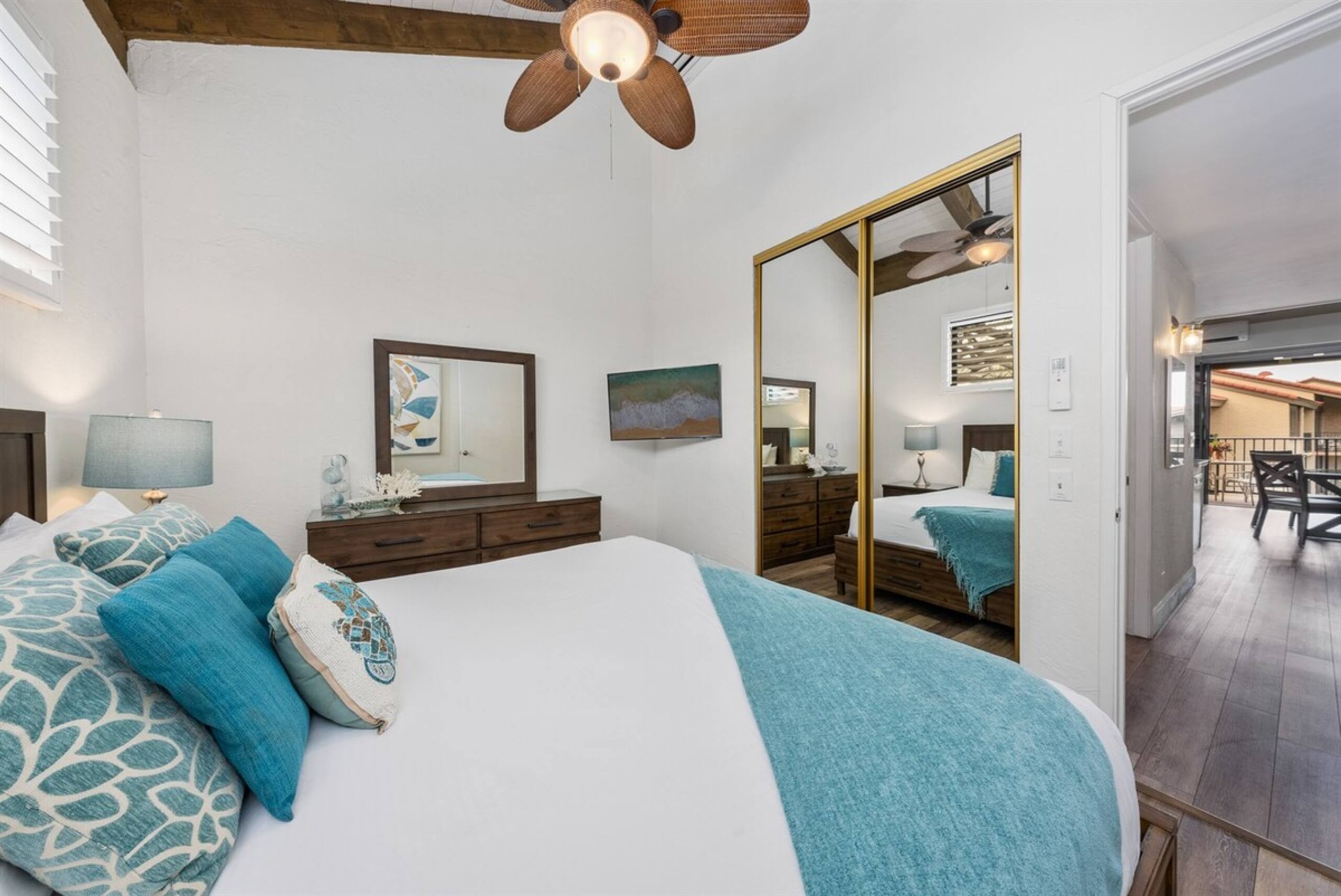 Stunning Reno, Amazing Ocean View - Photo 17