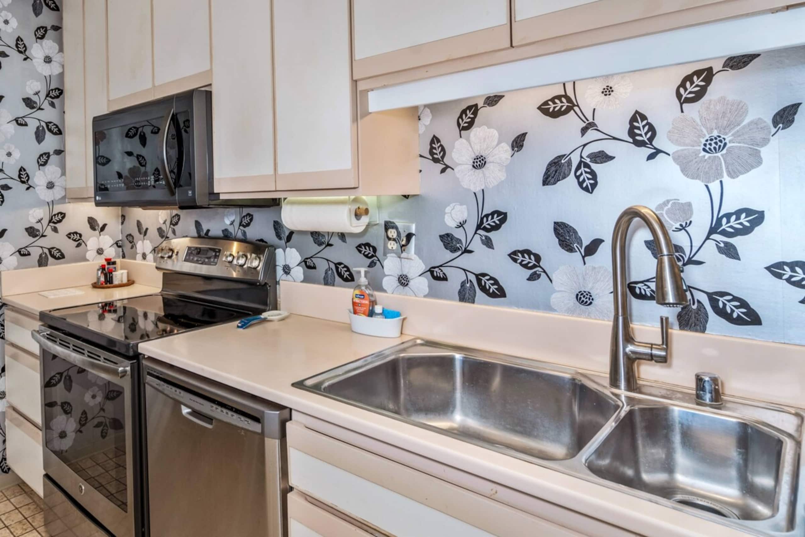 Ocean View, Steps to Beach, Full Kitchen, KBR312 - Photo 15
