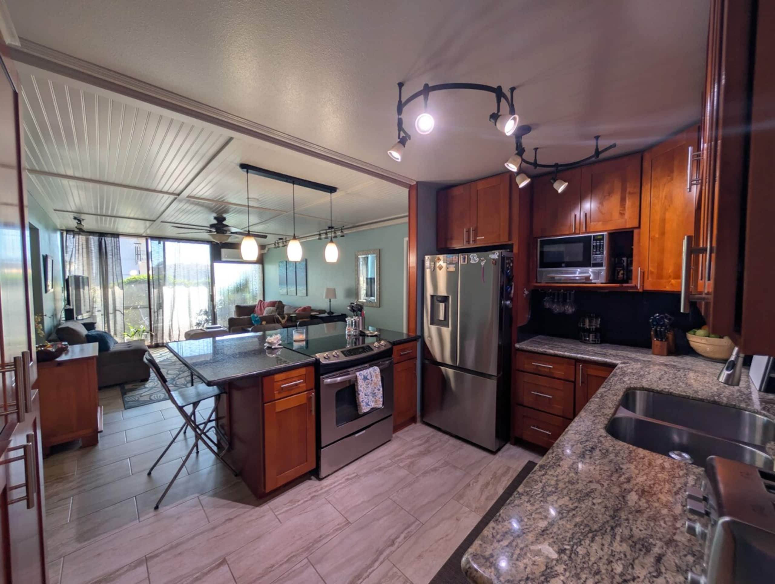 3 Bed 3 Bath condo 1/2 block Beach - Photo 14
