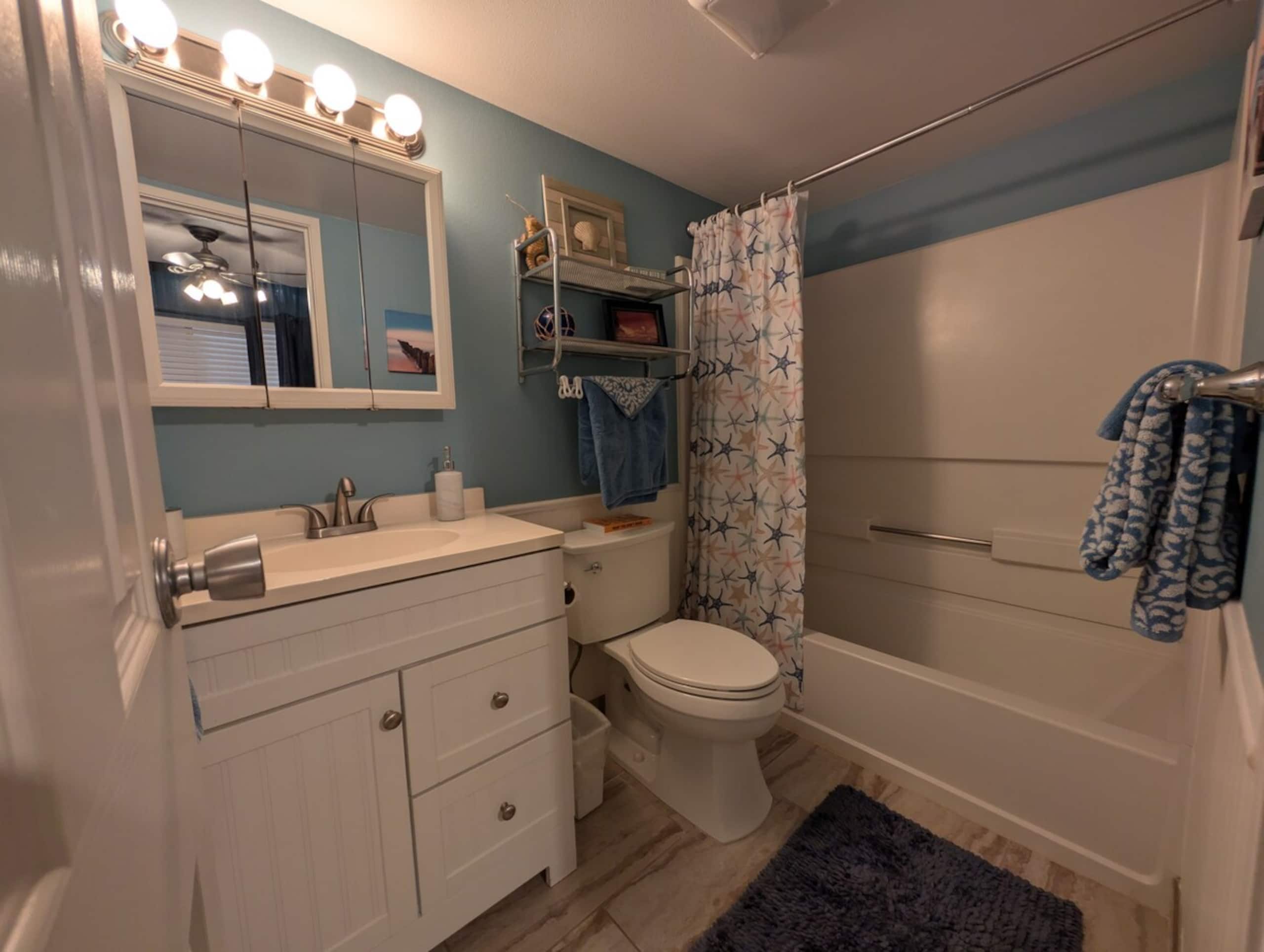 3 Bed 3 Bath condo 1/2 block Beach - Photo 33