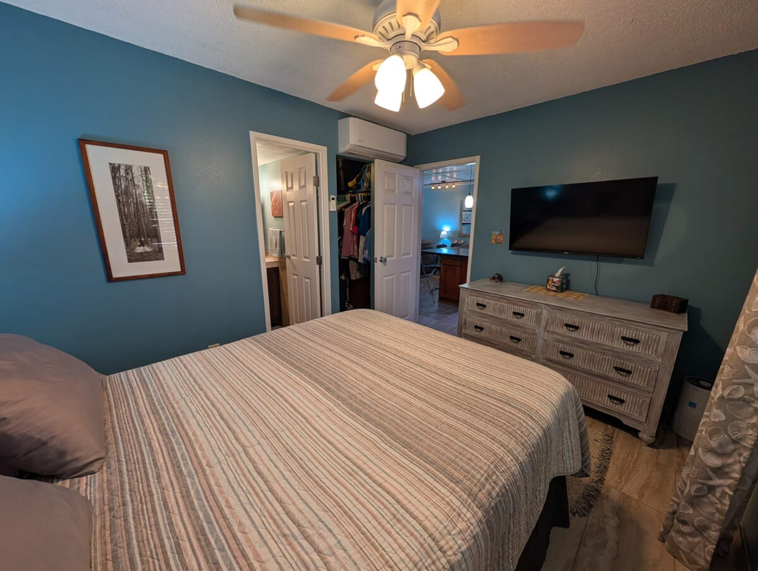 3 Bed 3 Bath condo 1/2 block Beach - Photo 22