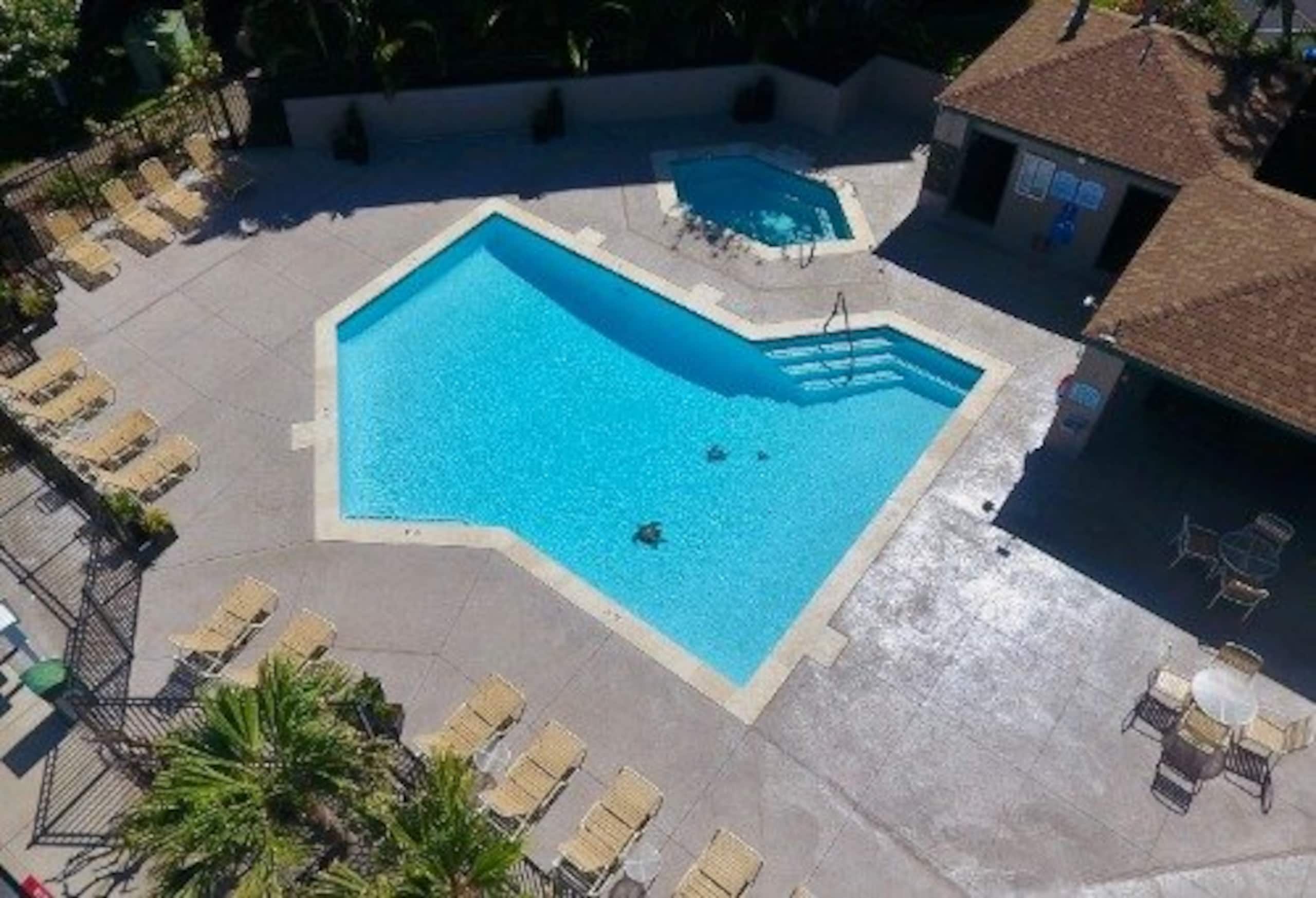 3 Bed 3 Bath condo 1/2 block Beach - Photo 43