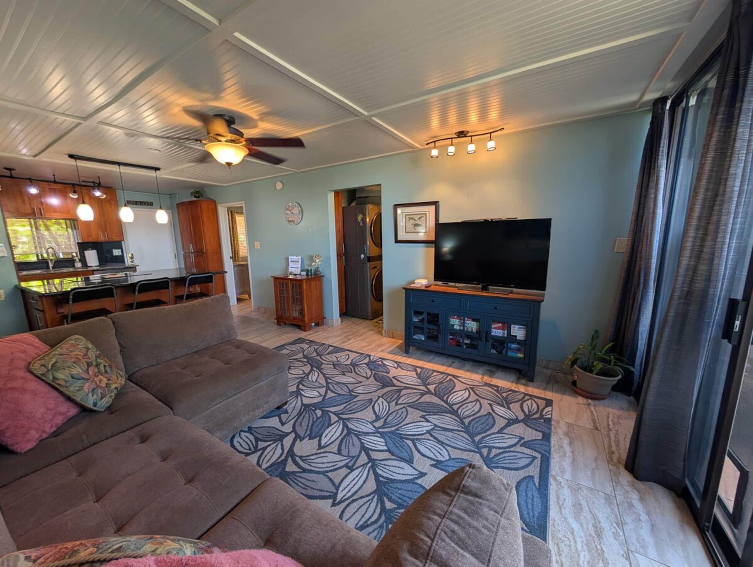 3 Bed 3 Bath condo 1/2 block Beach - Photo 5