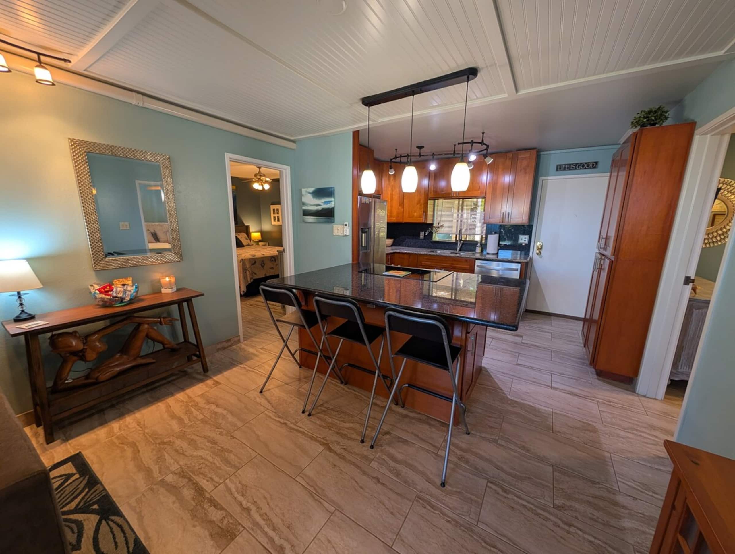 3 Bed 3 Bath condo 1/2 block Beach - Photo 15