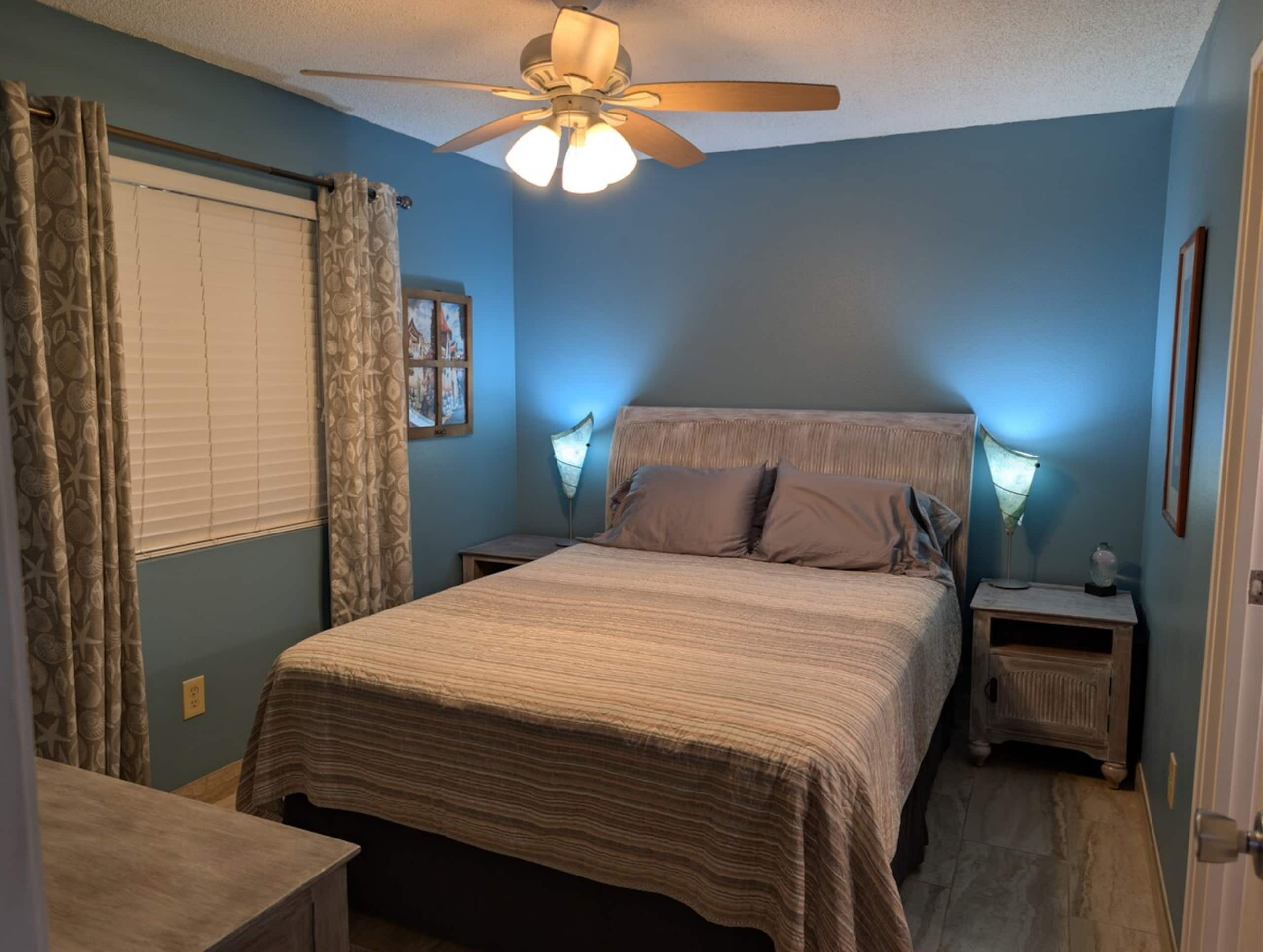 3 Bed 3 Bath condo 1/2 block Beach - Photo 23