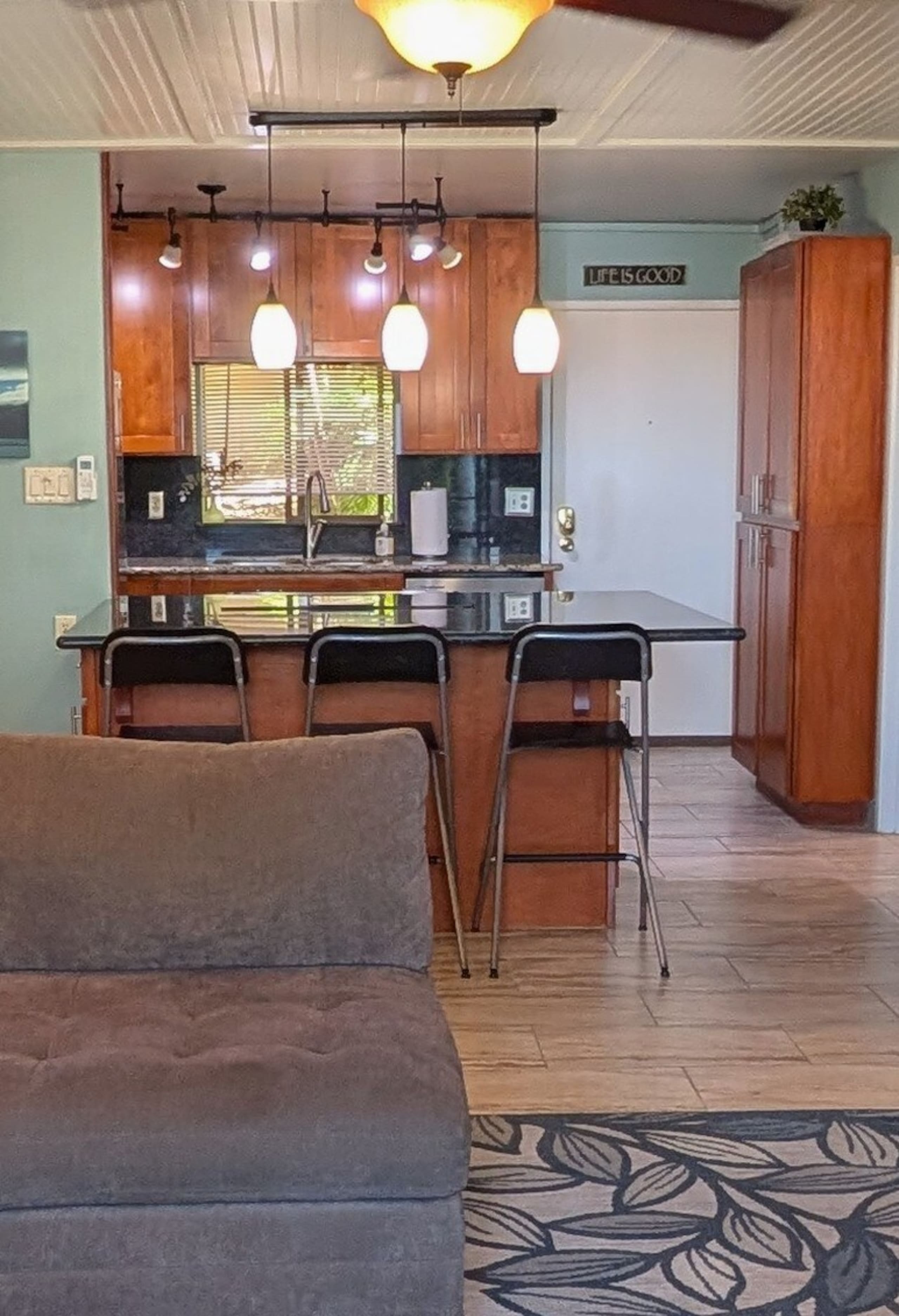 3 Bed 3 Bath condo 1/2 block Beach - Photo 16
