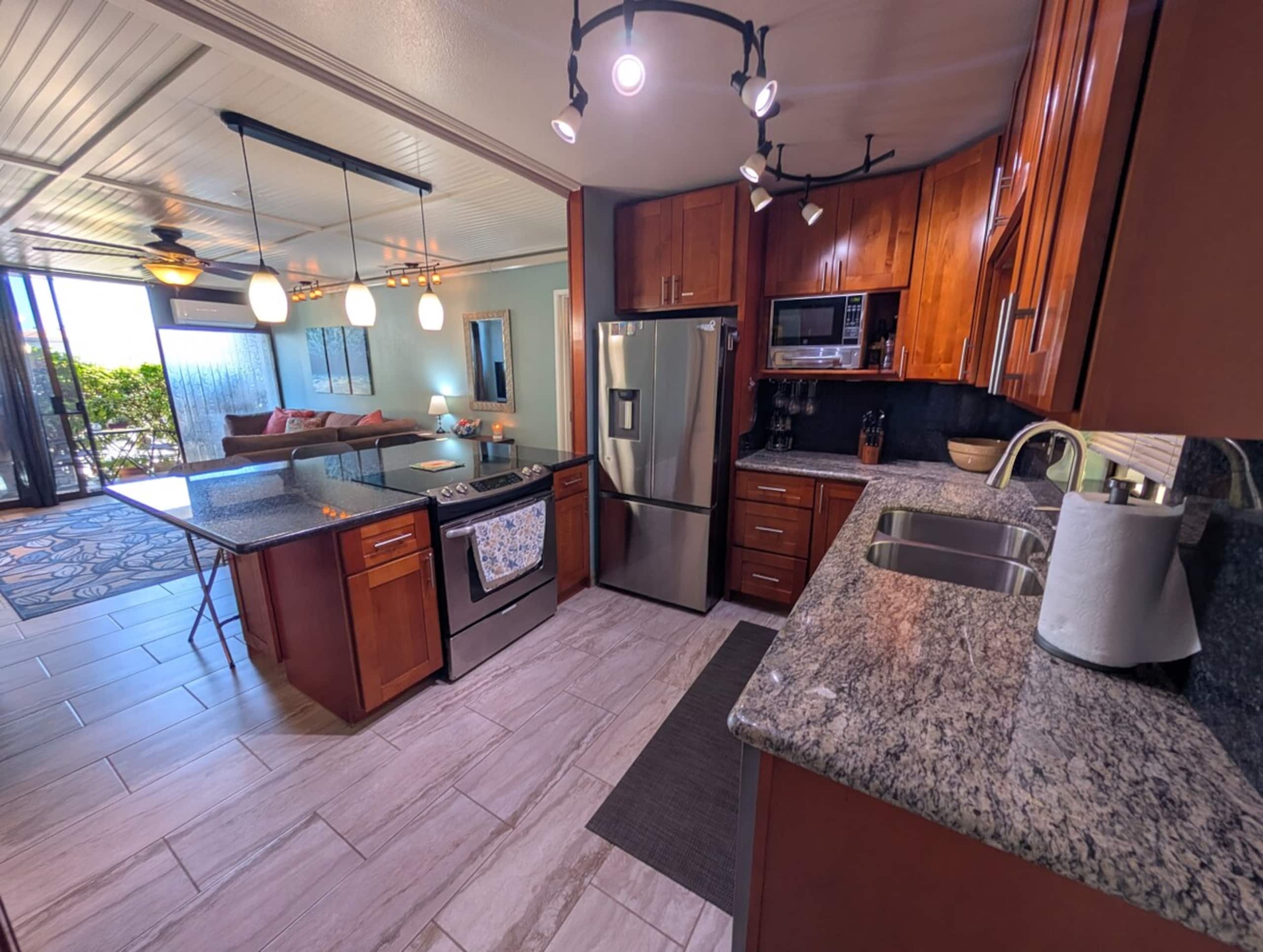 3 Bed 3 Bath condo 1/2 block Beach - Photo 11