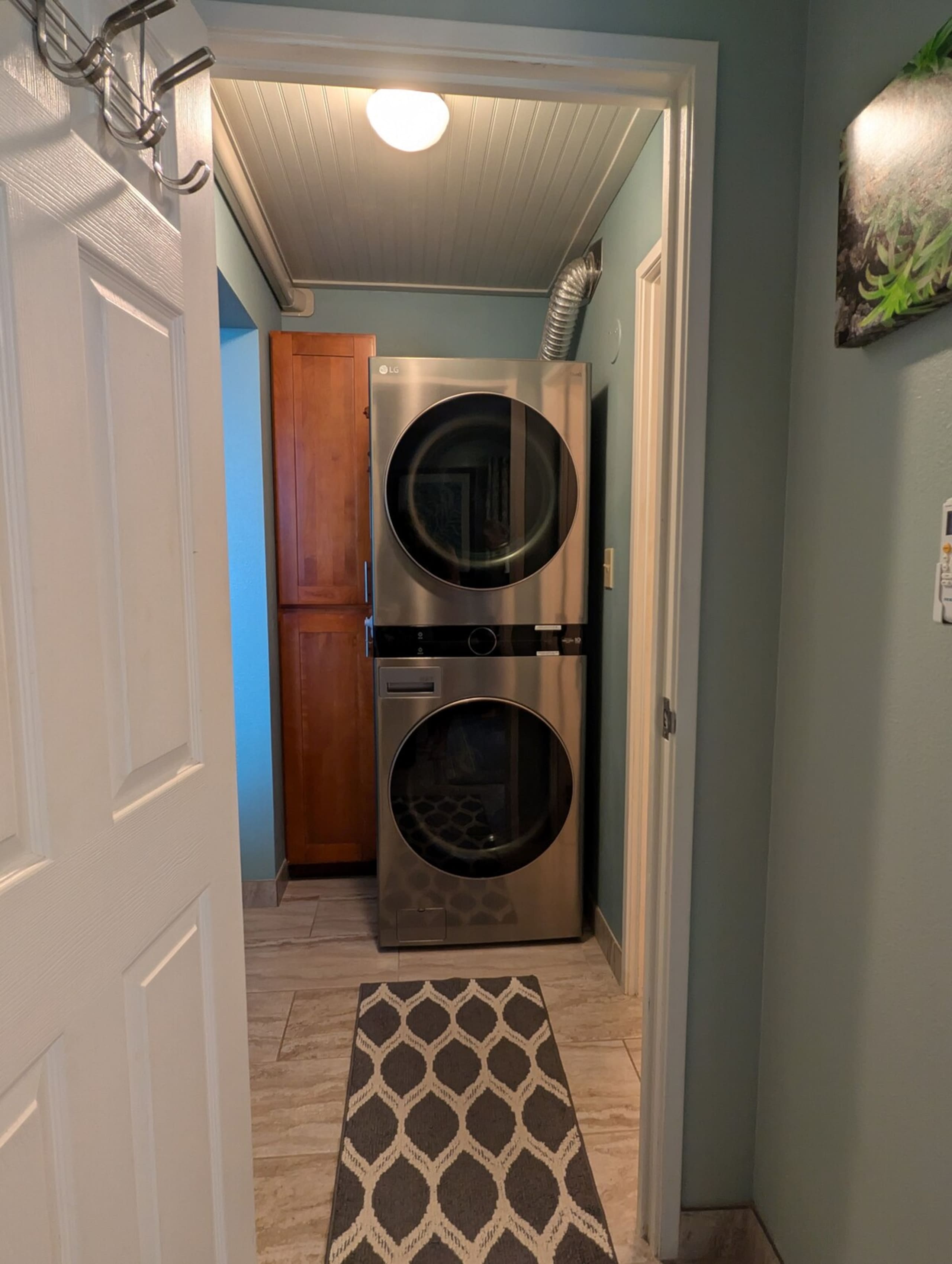 3 Bed 3 Bath condo 1/2 block Beach - Photo 37