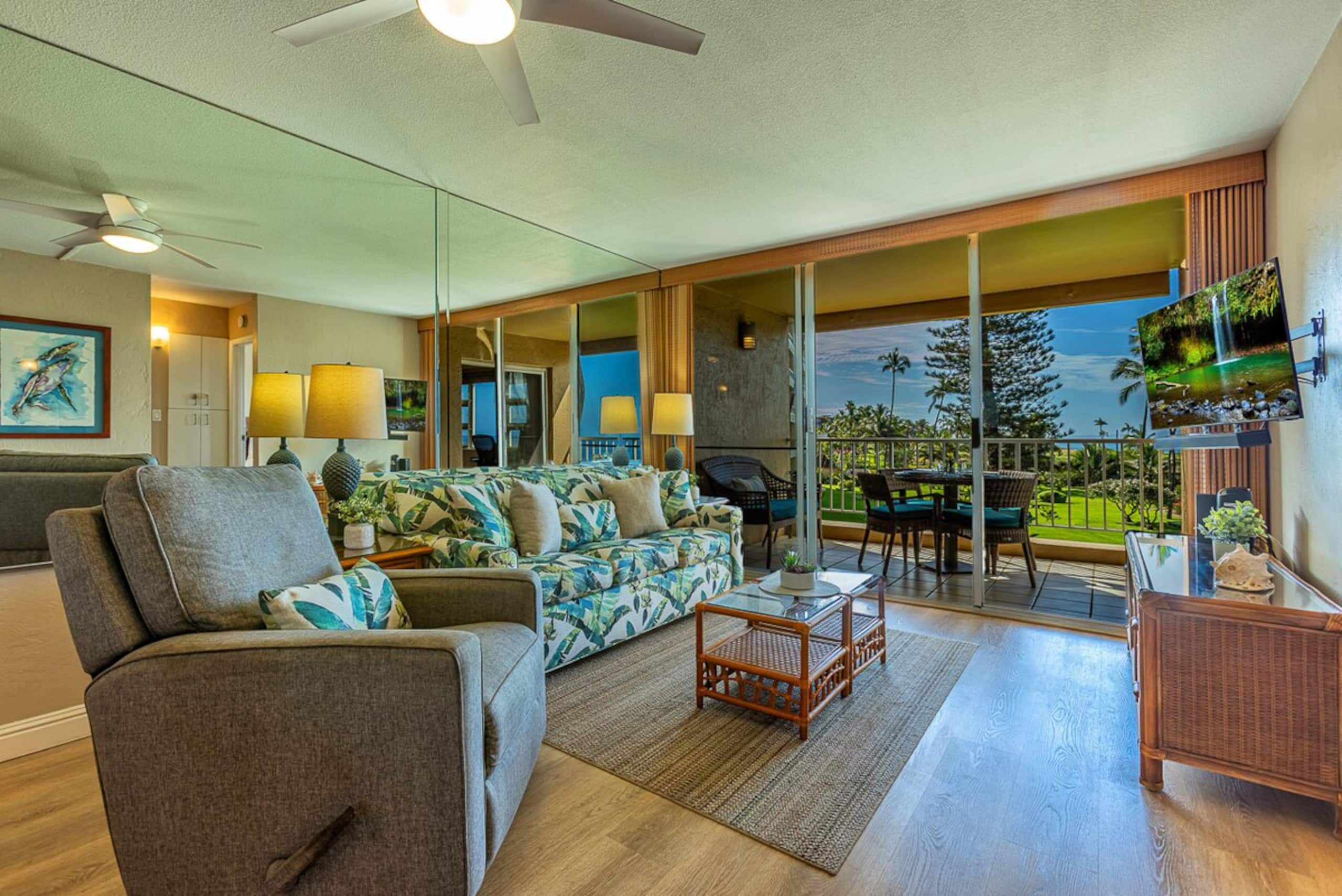 Oceanfront 2BR Kihei condo w/ sunset views - Photo 2