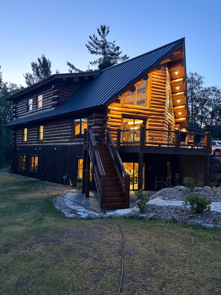 Devils Lake Retreat -New Sleeps 16-18 Walk To Park - Baraboo, WI