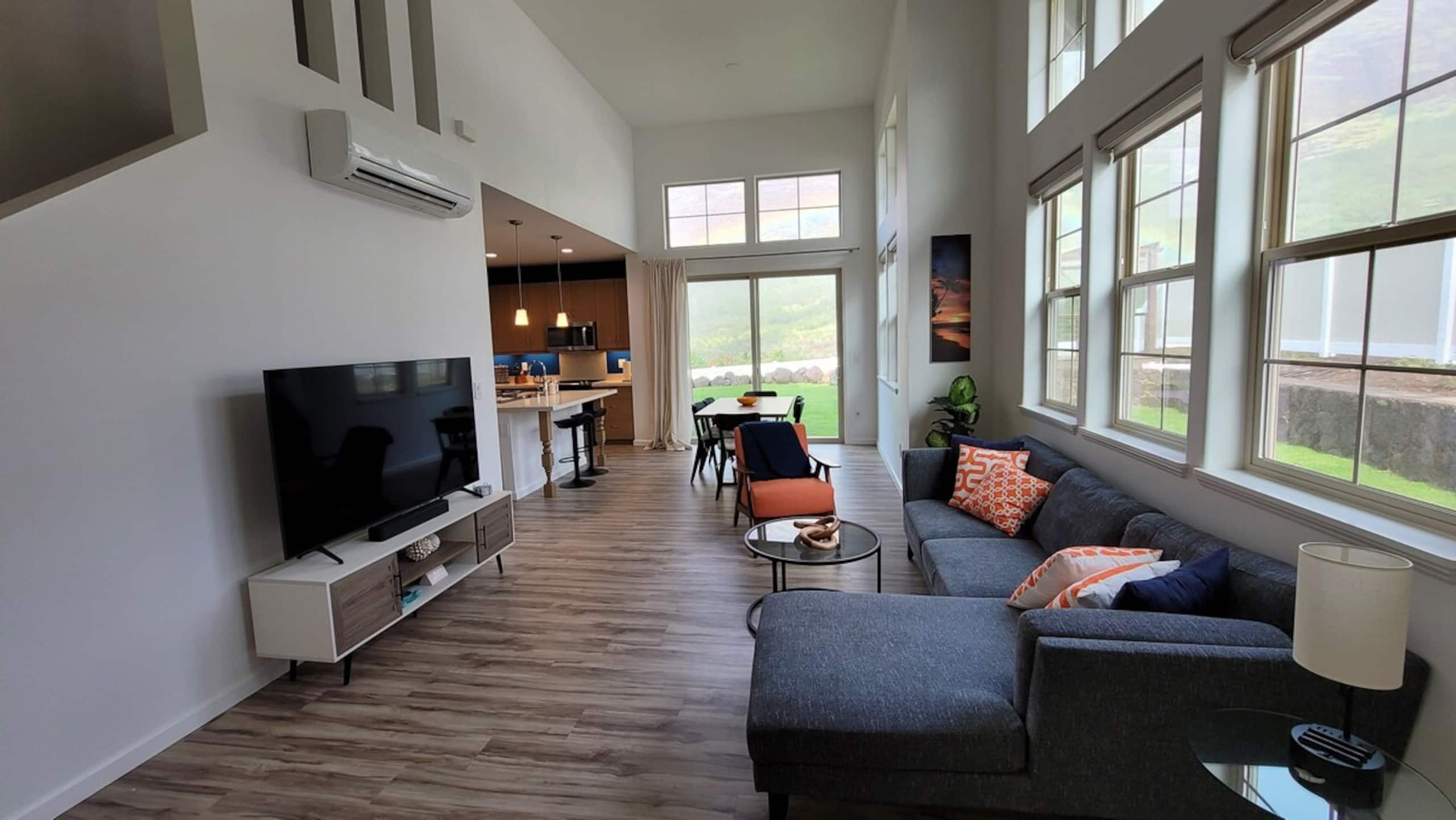 Premium home with stunning ocean & mountain views - Photo 1