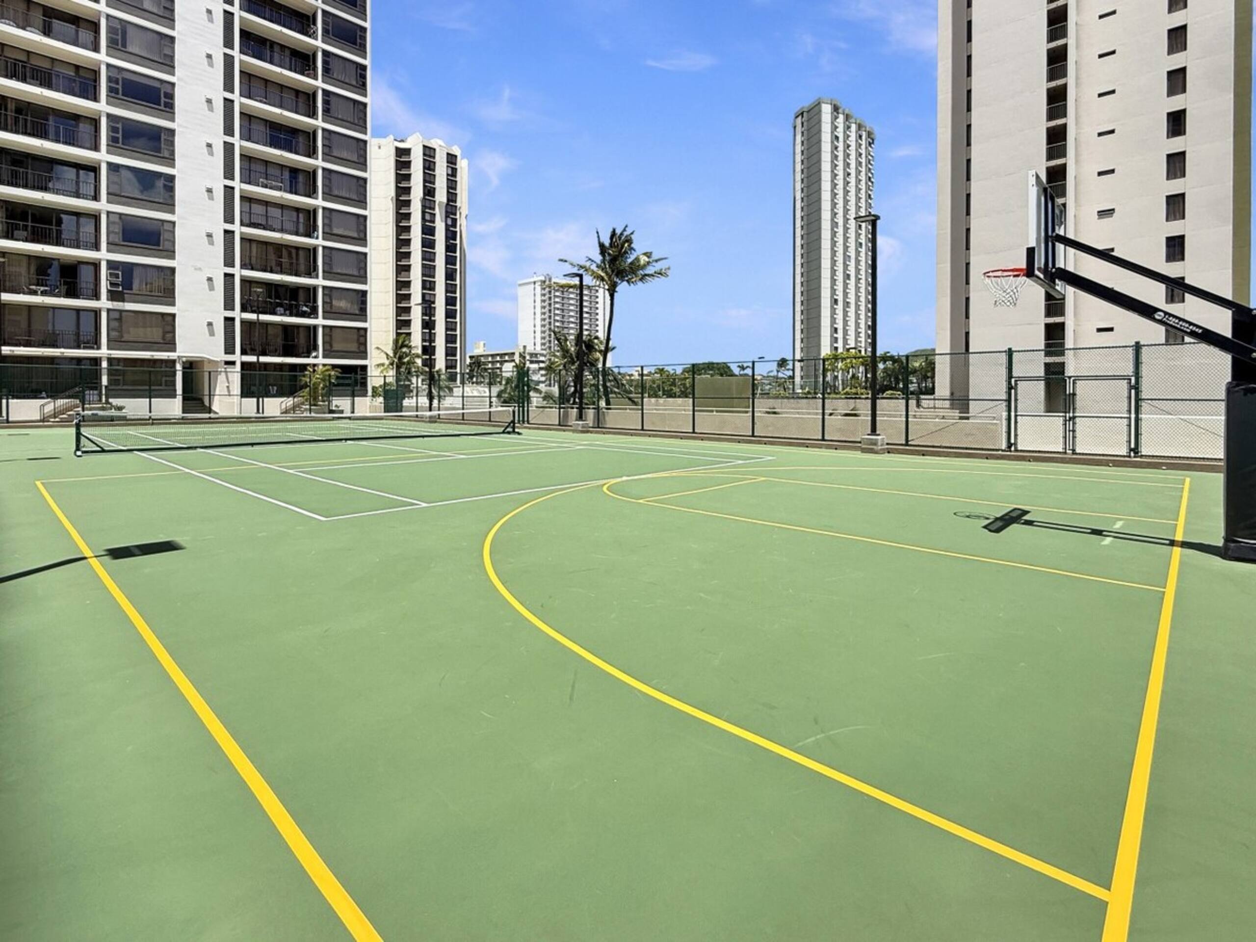 Waikiki Ocean View 1 Bedroom Condo w/Free Parking - Photo 27