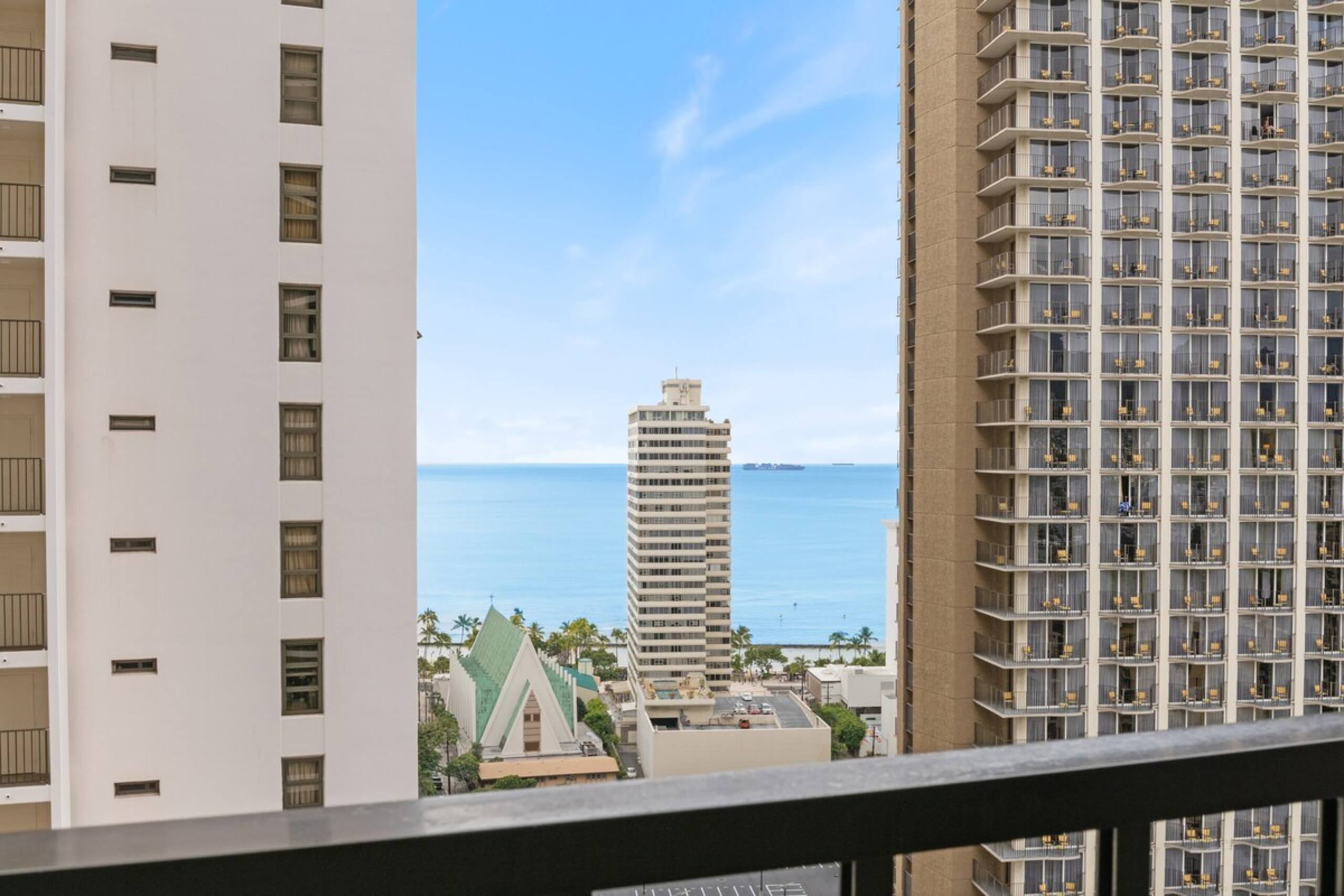 Waikiki Ocean View 1 Bedroom Condo w/Free Parking - Photo 12