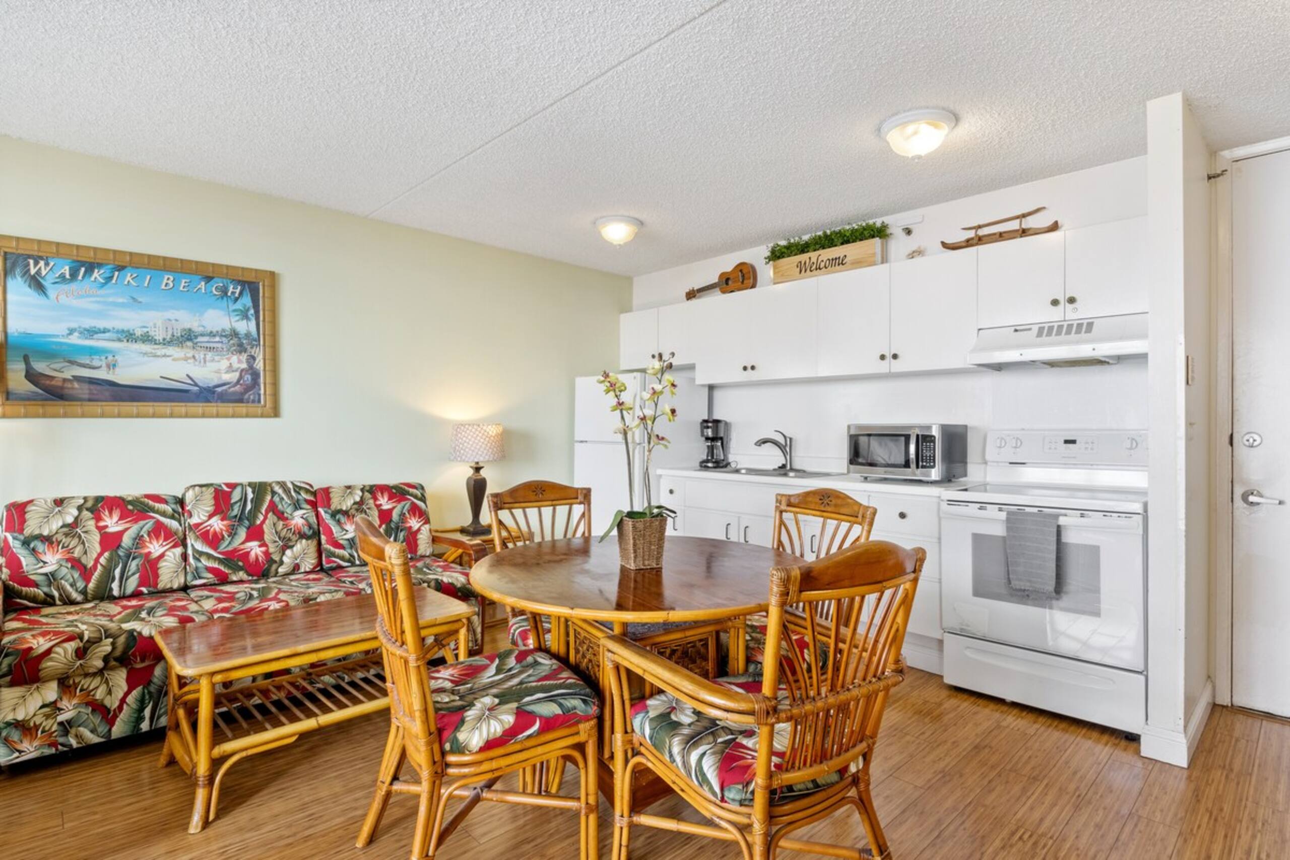 Waikiki Ocean View 1 Bedroom Condo w/Free Parking - Photo 8