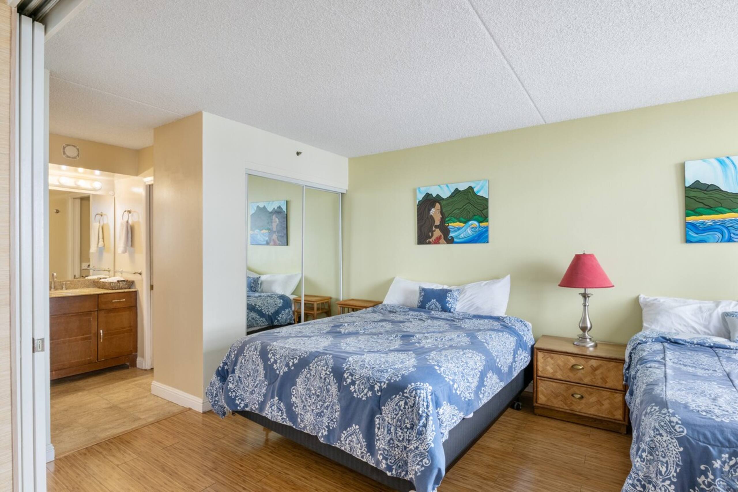 Waikiki Ocean View 1 Bedroom Condo w/Free Parking - Photo 5