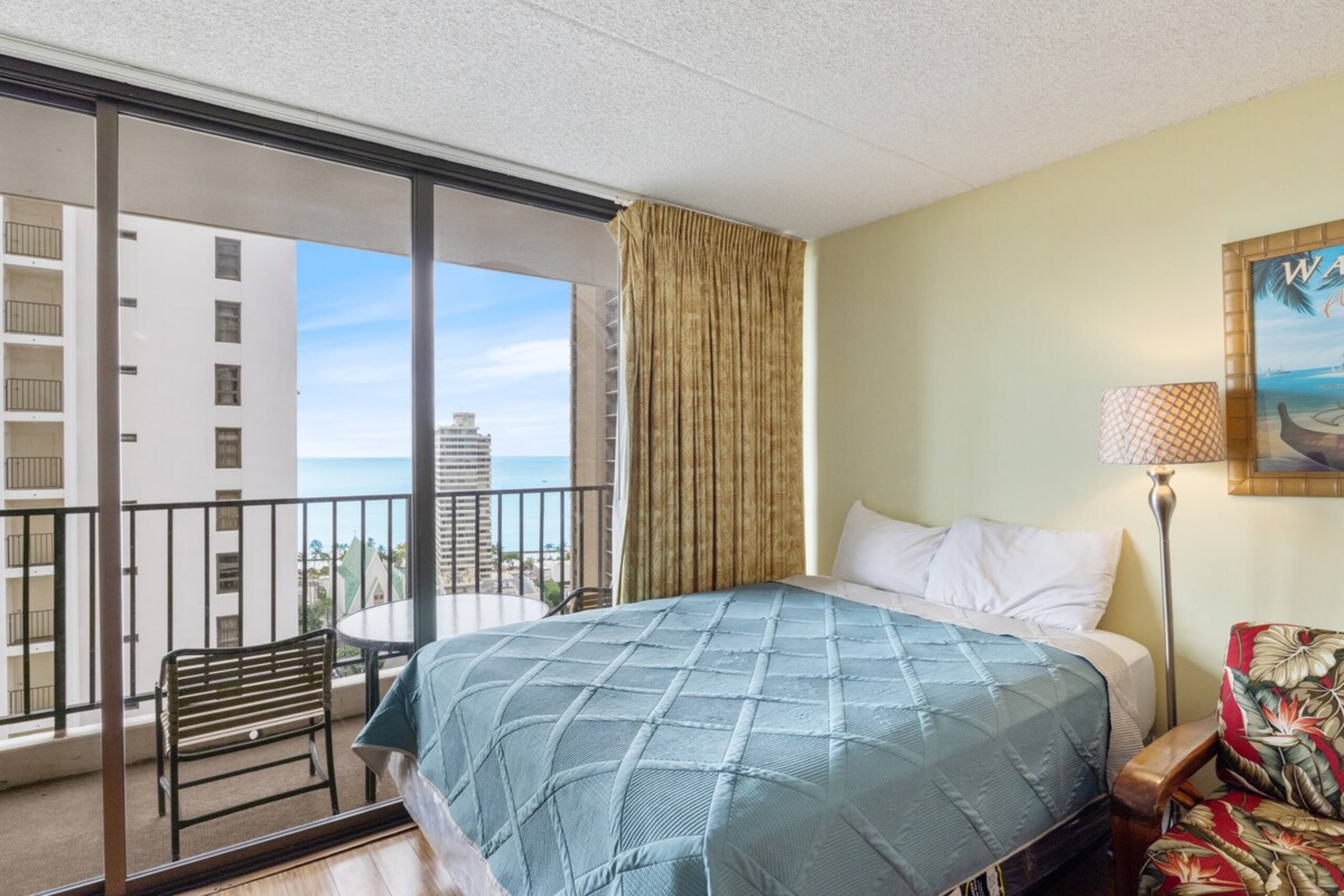 Waikiki Ocean View 1 Bedroom Condo w/Free Parking - Photo 6