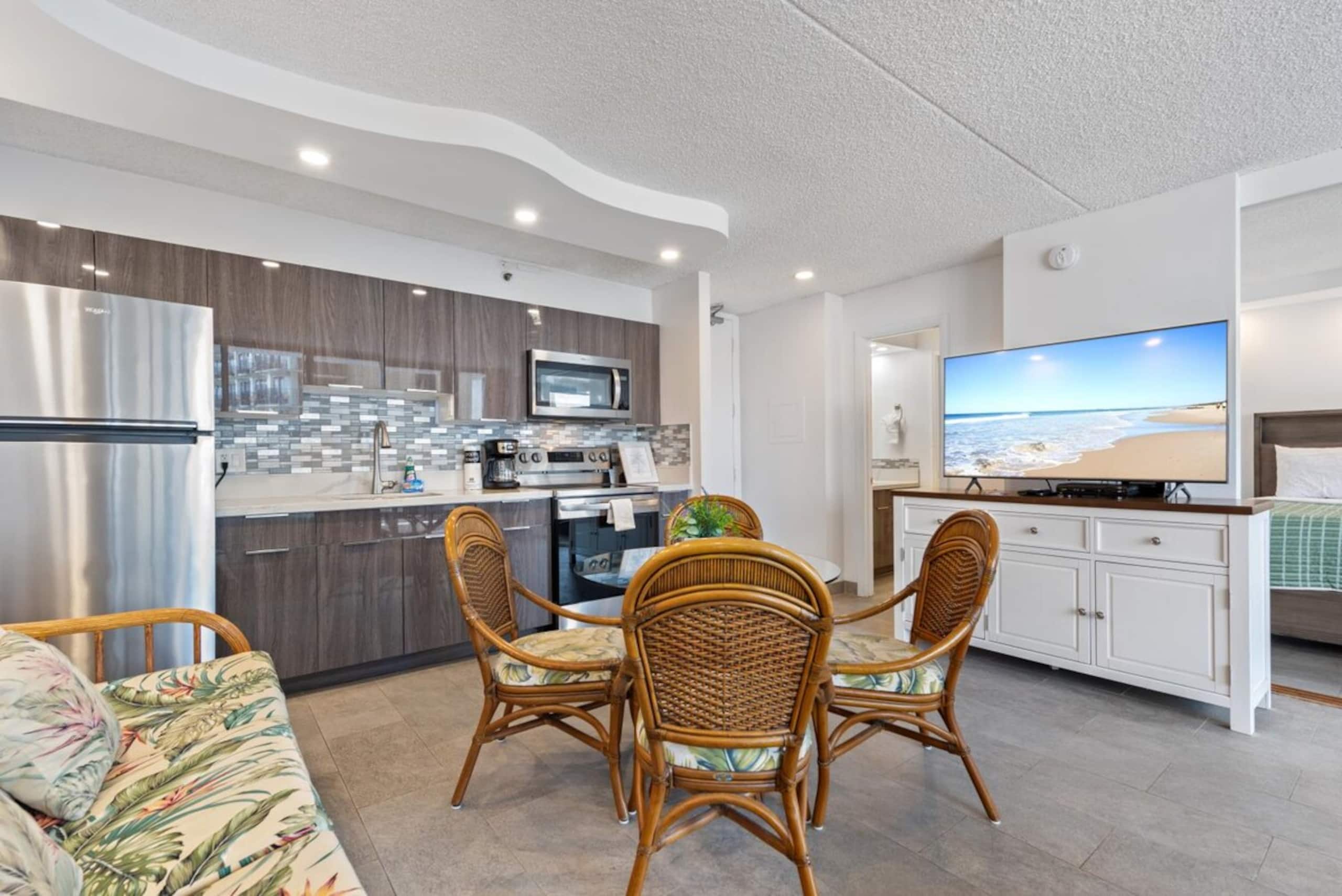 OceanView Waikiki Condo 1 Block to Beach w/Parking - Photo 9