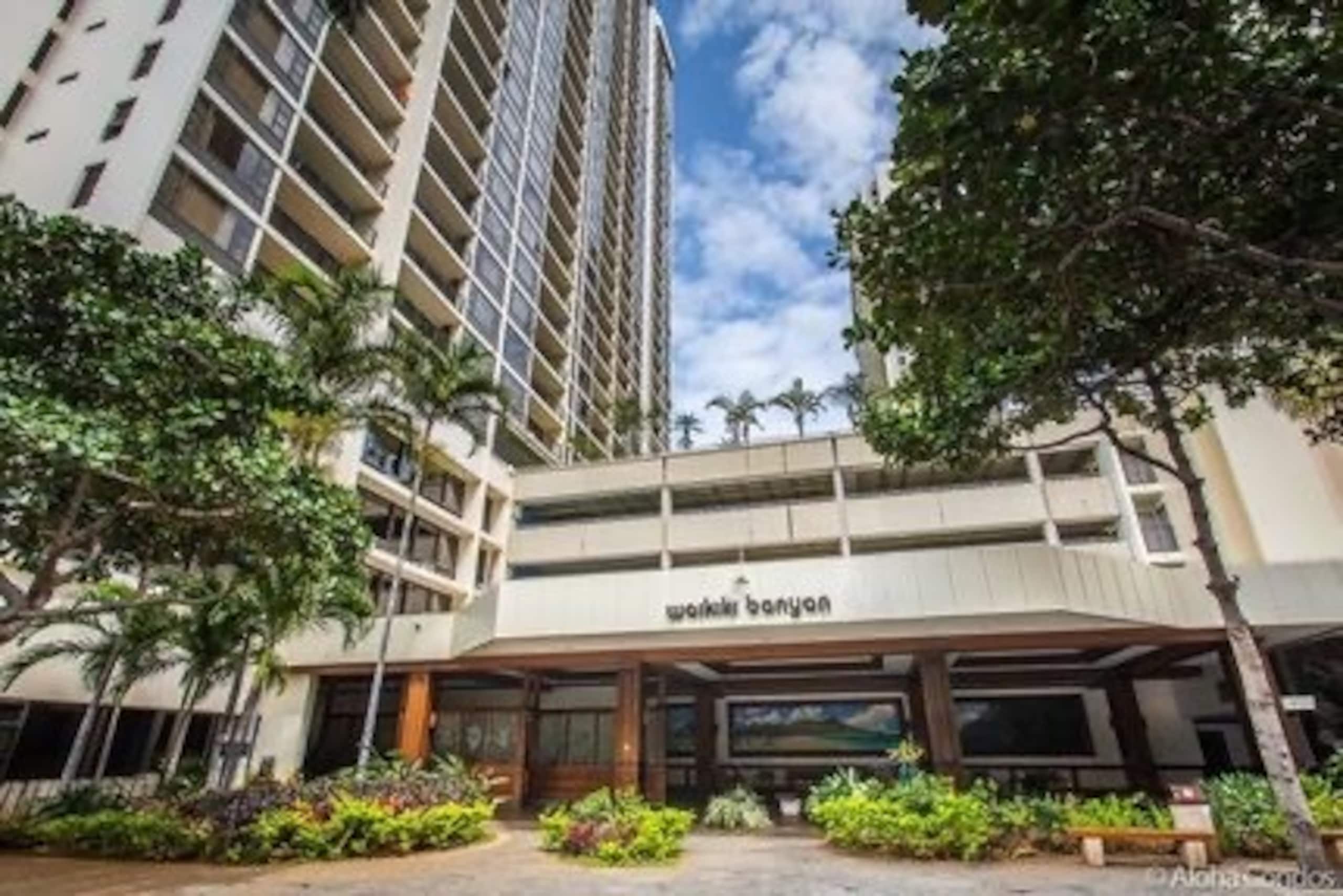 OceanView Waikiki Condo 1 Block to Beach w/Parking - Photo 24