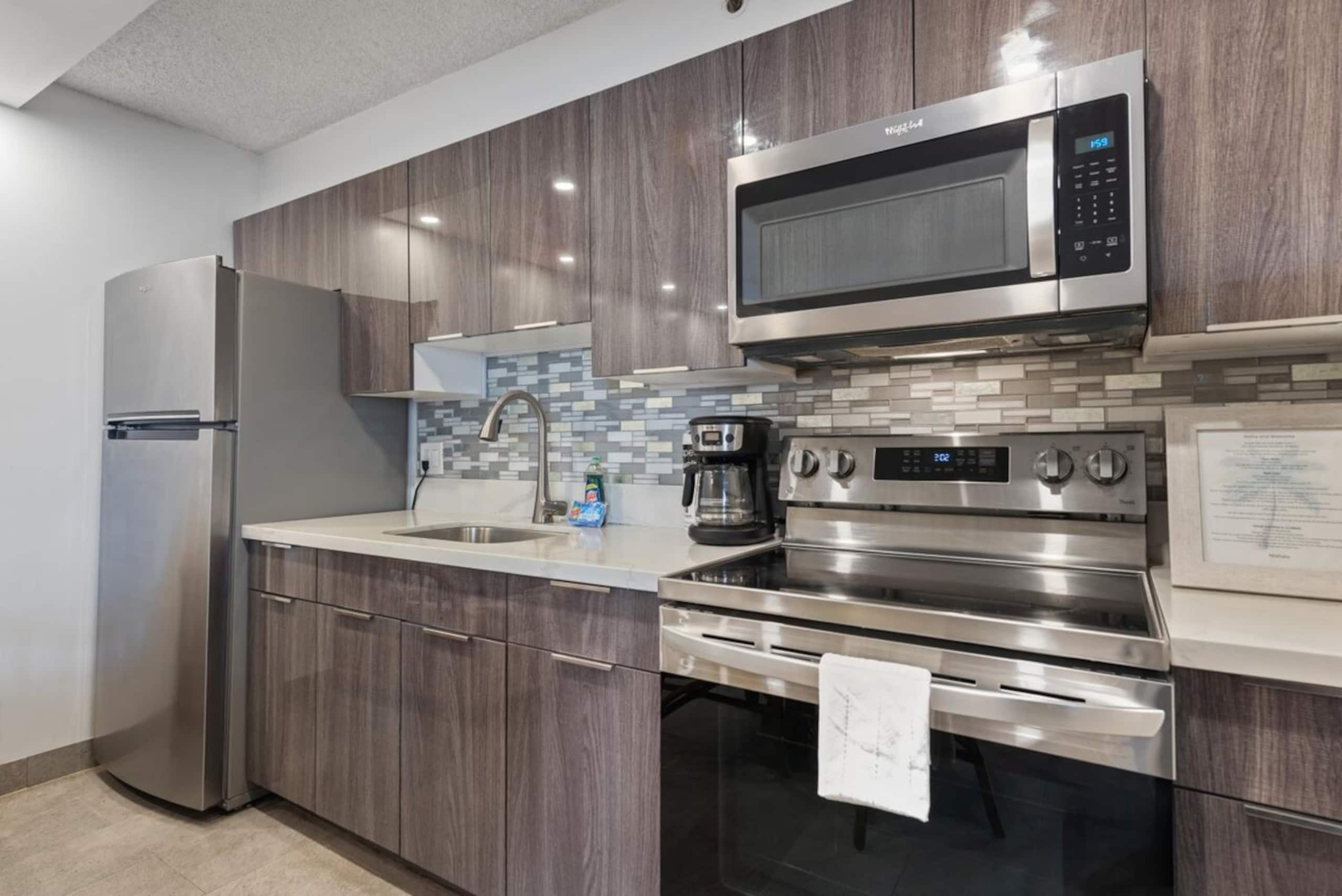 OceanView Waikiki Condo 1 Block to Beach w/Parking - Photo 8