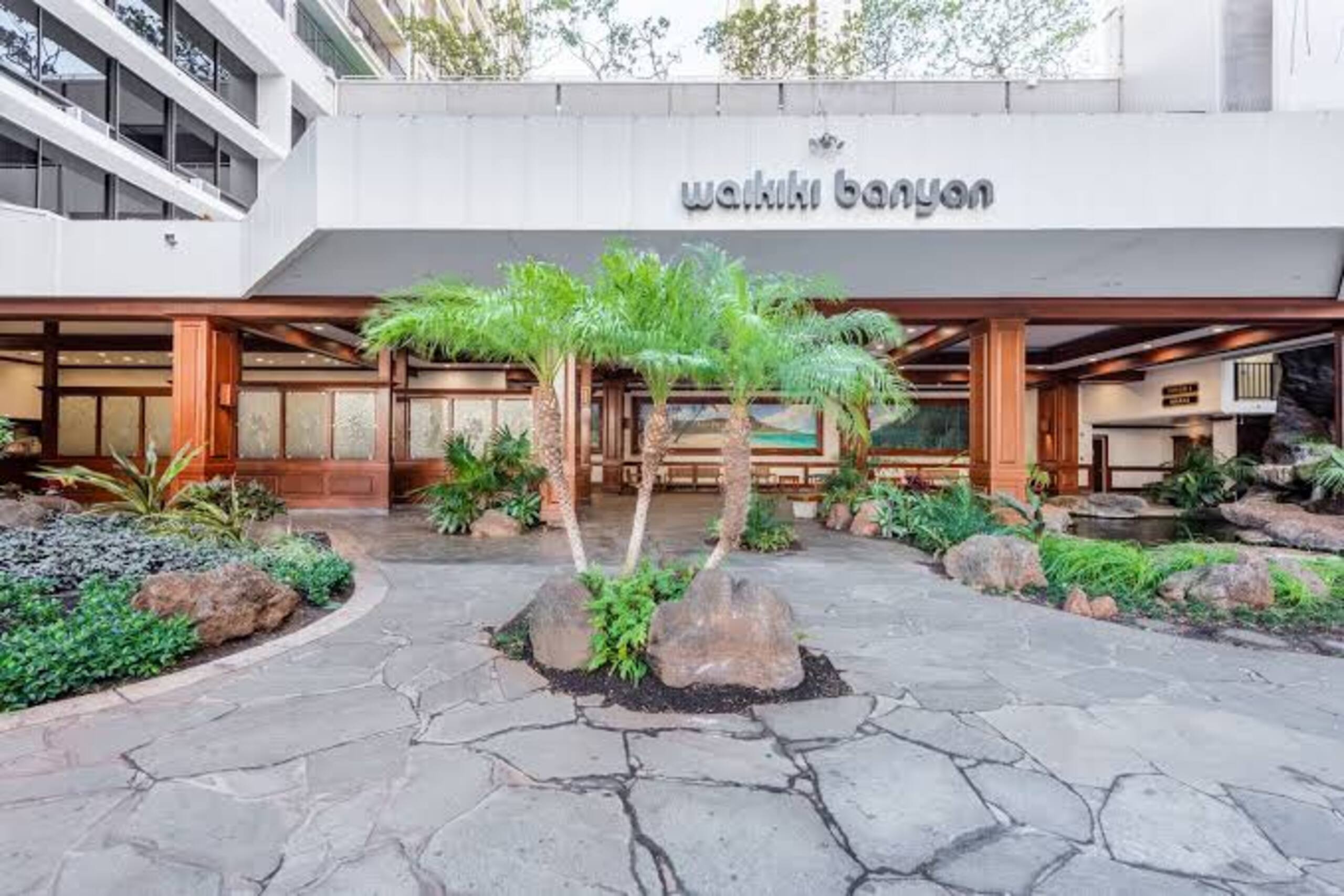 Newly Renovated Waikiki Condo w/Parking Near Beach - Photo 19