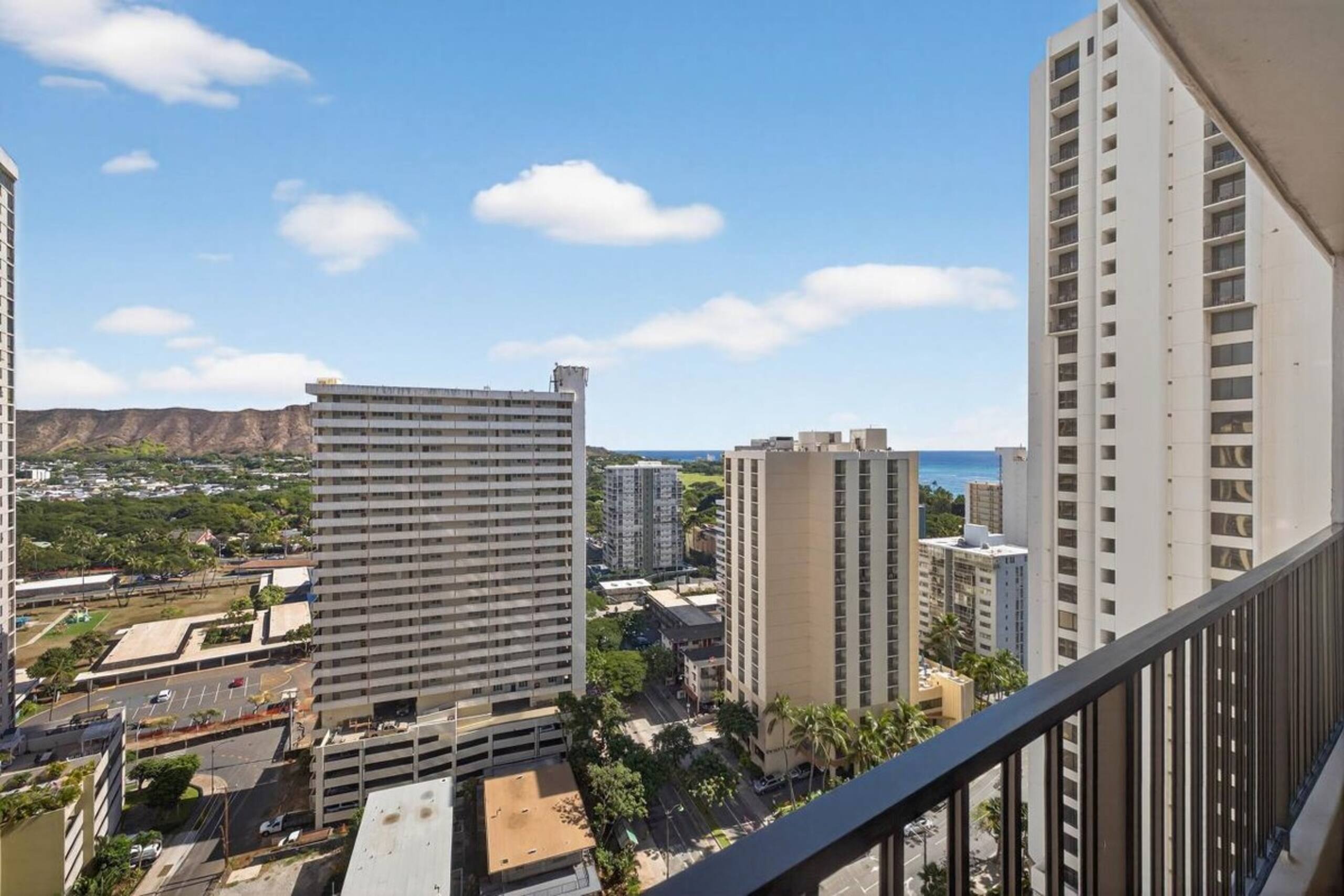 Newly Renovated Waikiki Condo w/Parking Near Beach - Photo 23