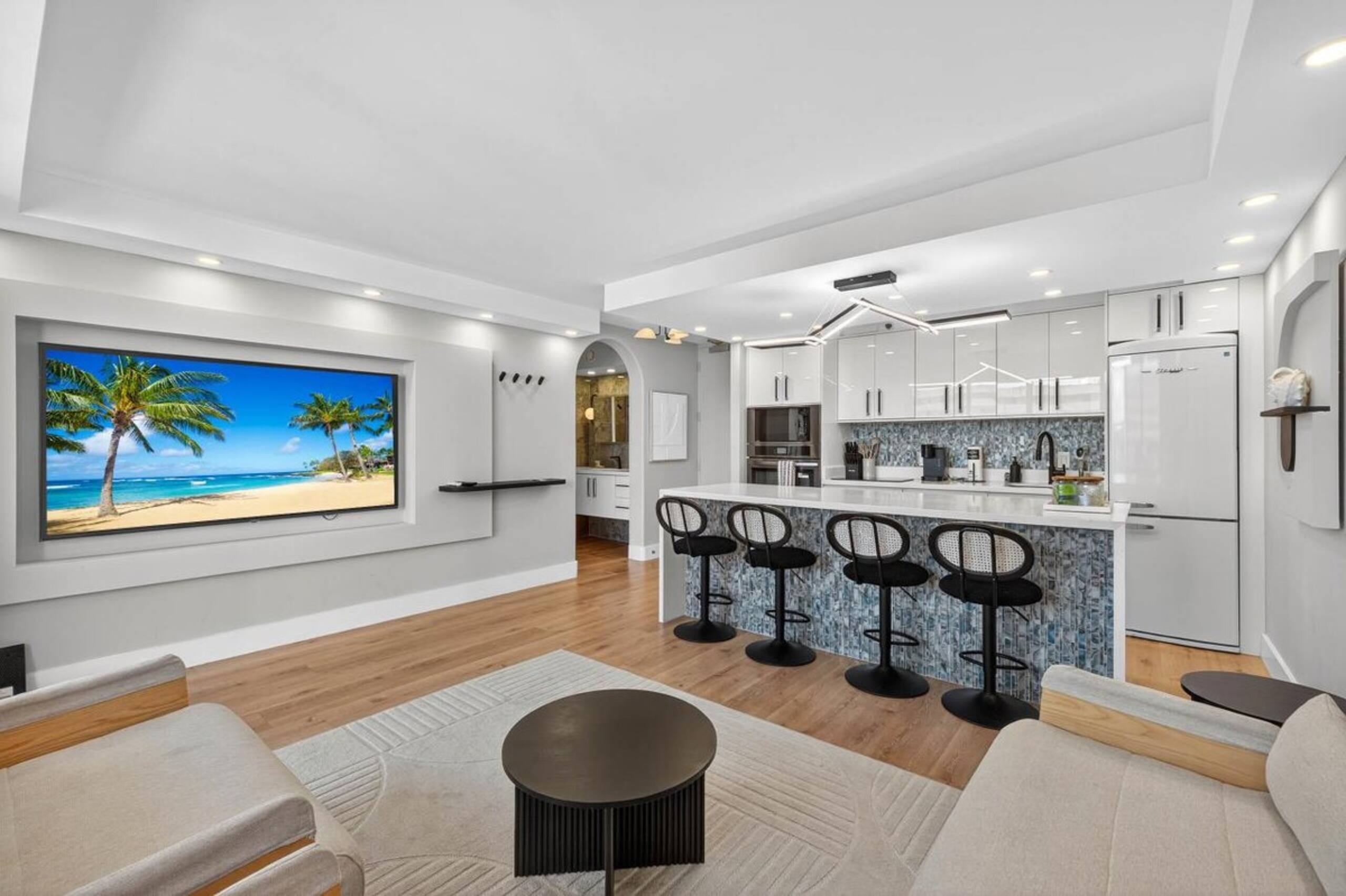Newly Renovated Waikiki Condo w/Parking Near Beach - Photo 6